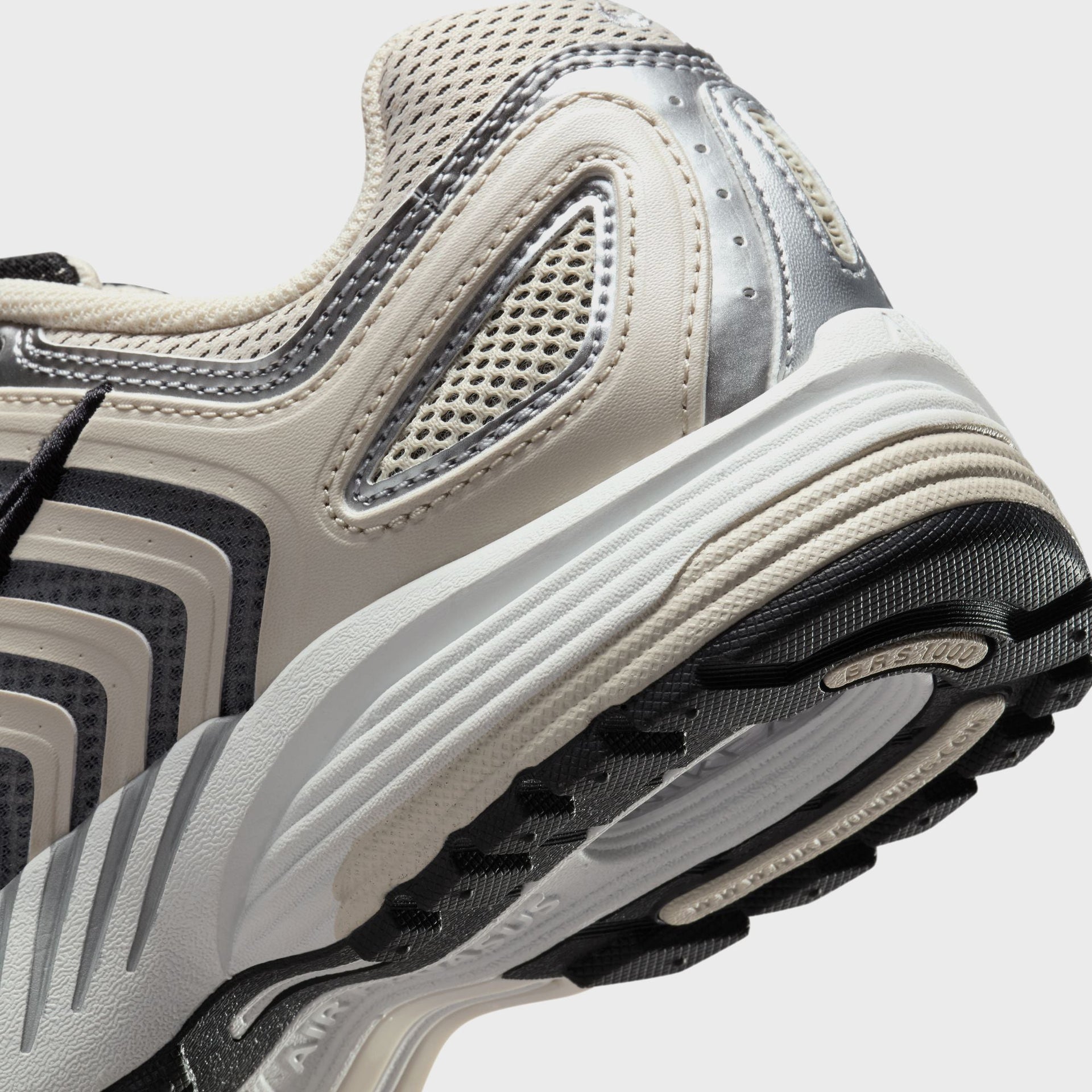 Nike WMNS Air Pegasus 2005 - Light Orewood Brown / Chrome / Summit White / Black