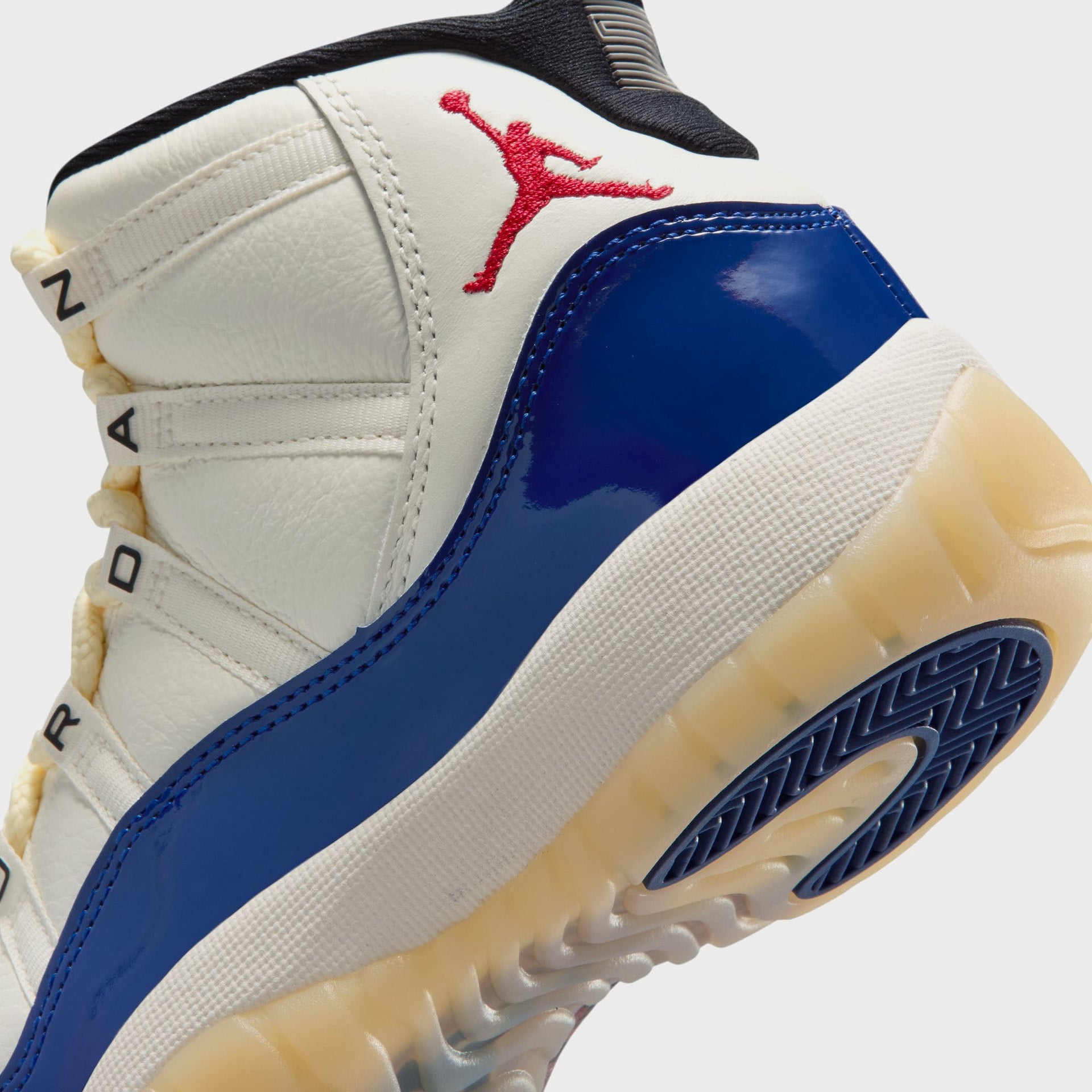 Jordan GS Air Jordan 11 Retro - Deep Royal Blue / Sail / Black / Fire Red