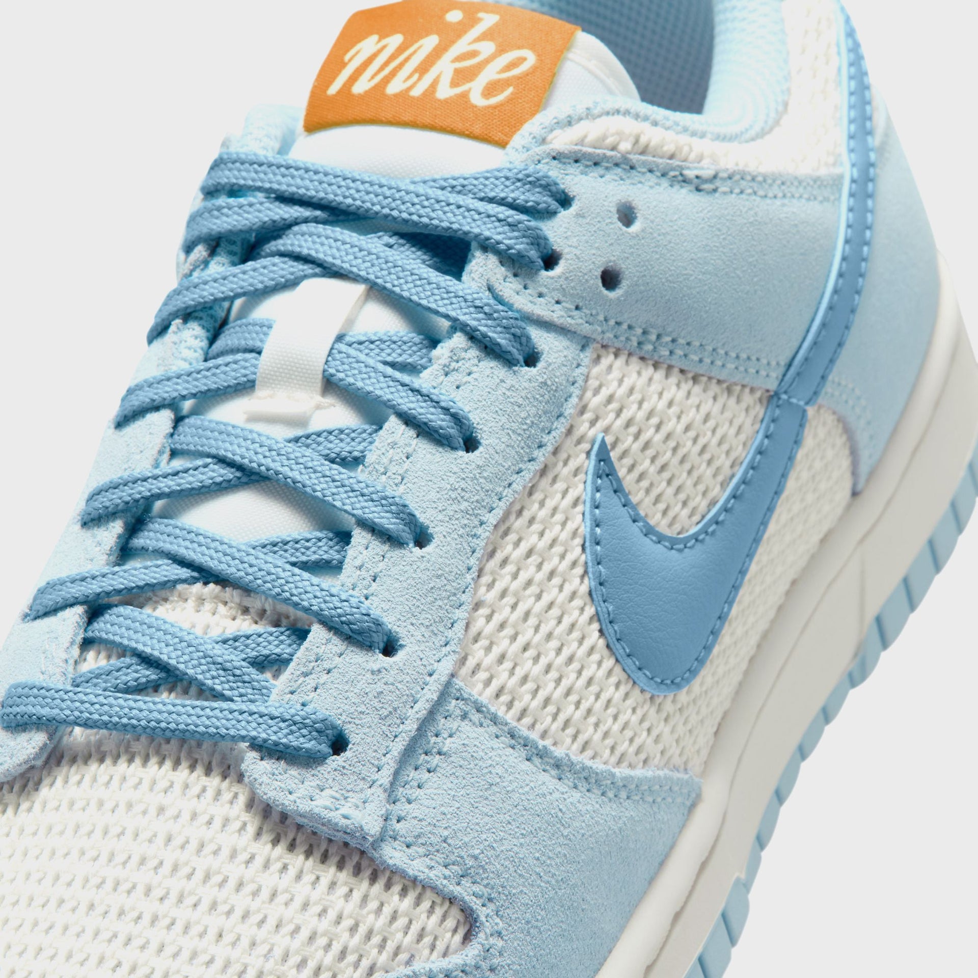 Nike WMNS Dunk Low SE - Sail / Work Blue / Hydrogen Blue