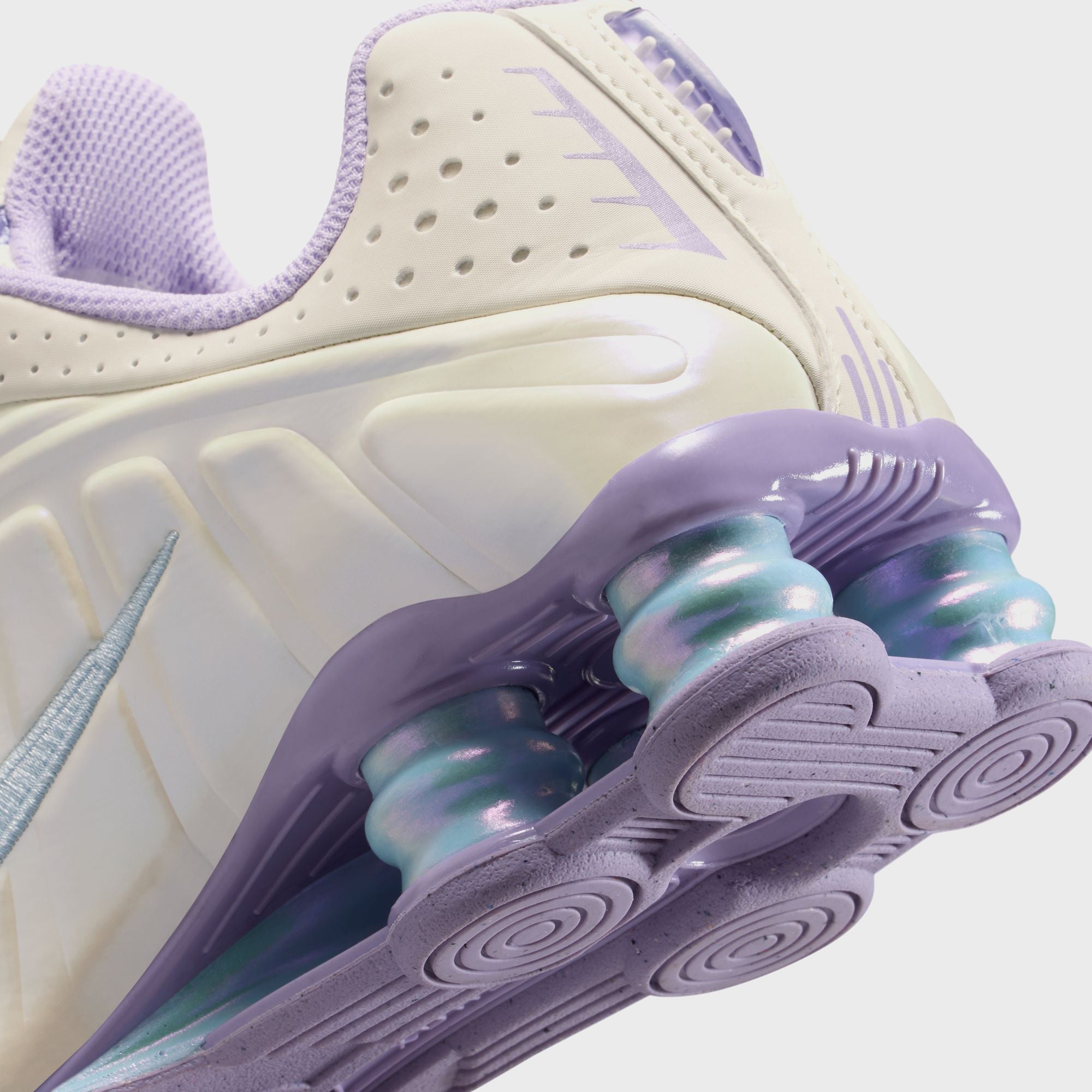 Nike GS Shox R4 - Soft Pearl / Celestine Blue / Hydrangeas – Kith