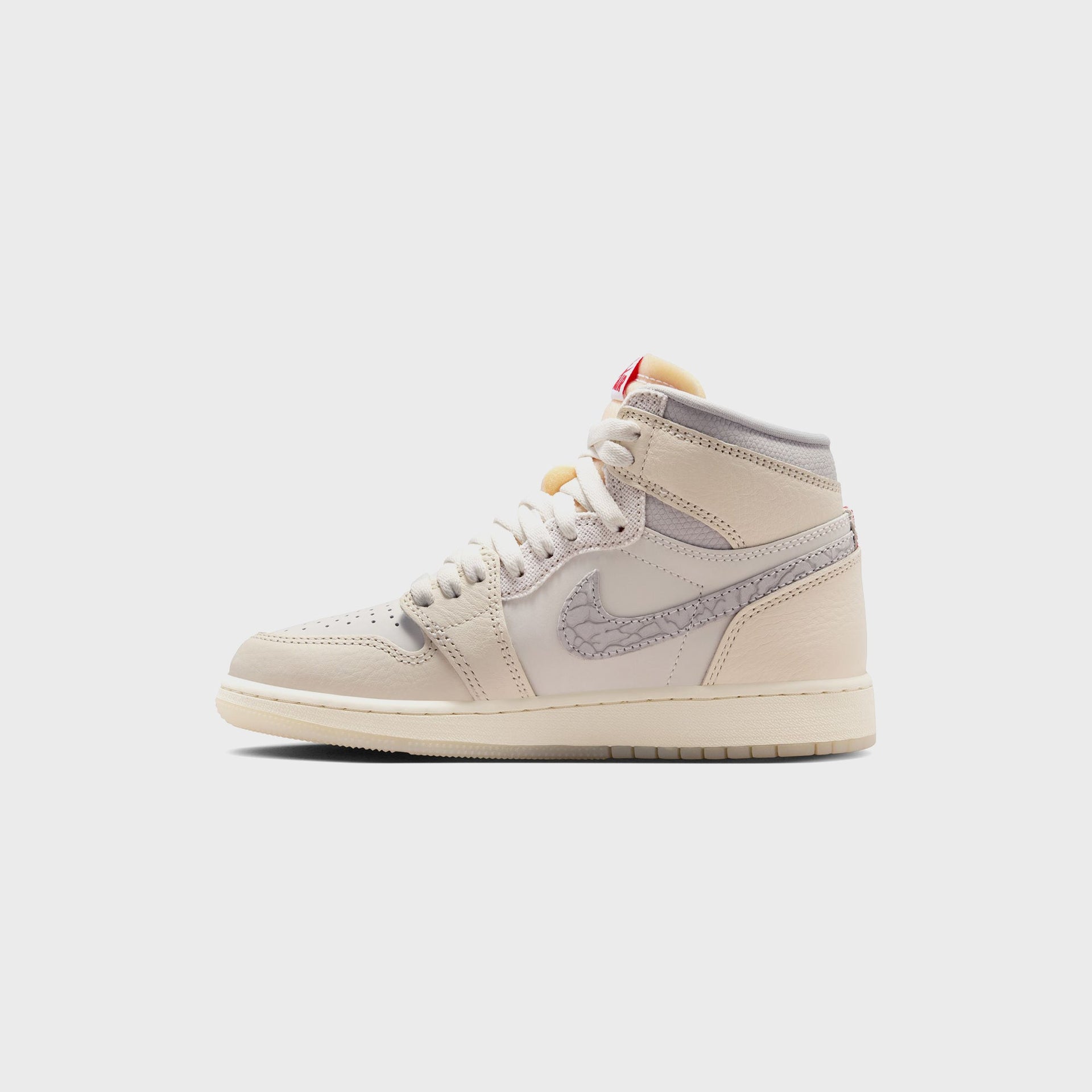 Jordan GS Air Jordan 1 Retro High OG - Sail / University Red / Pale Ivory / Coconut Milk / Phantom