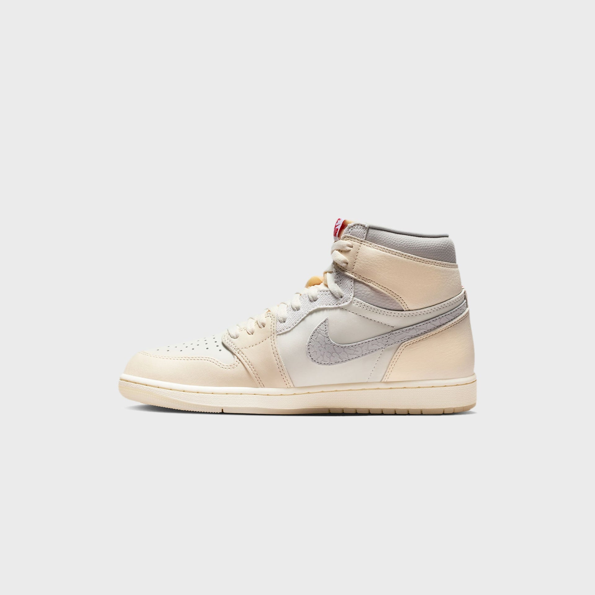 Jordan Air Jordan 1 Retro High OG - Sail / University Red / Pale Ivory / Coconut Milk / Phantom