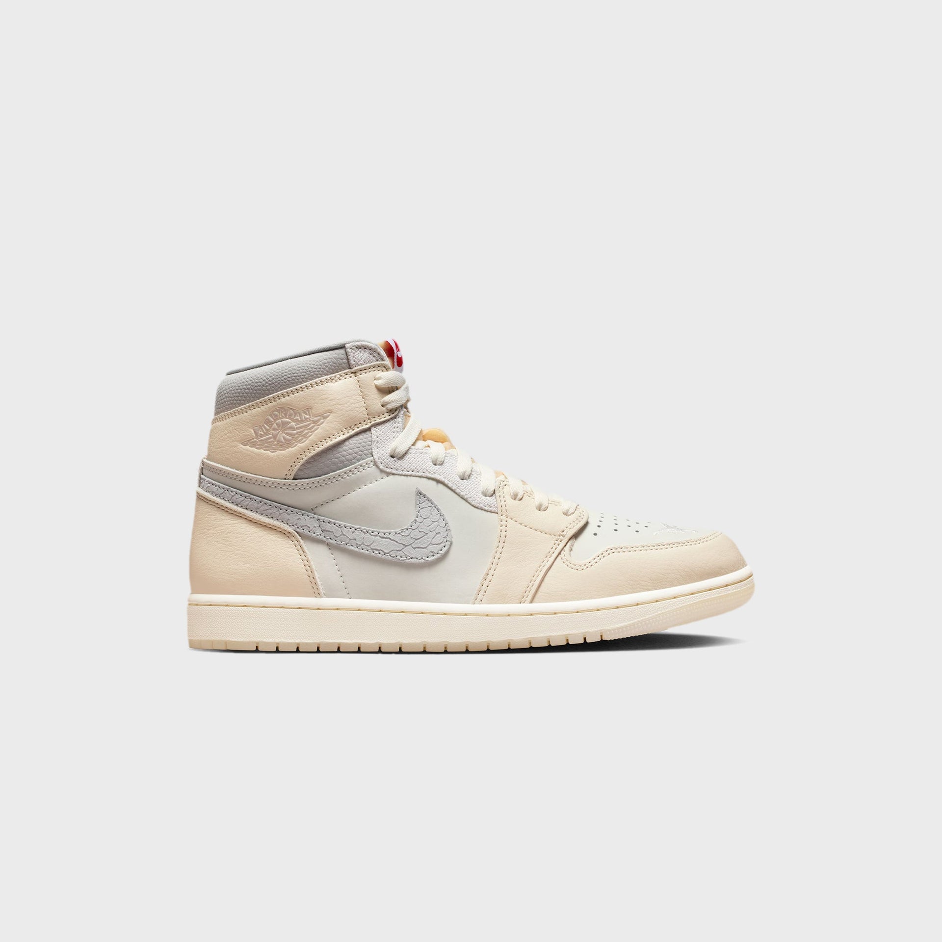 Jordan Air Jordan 1 Retro High OG - Sail / University Red / Pale Ivory / Coconut Milk / Phantom