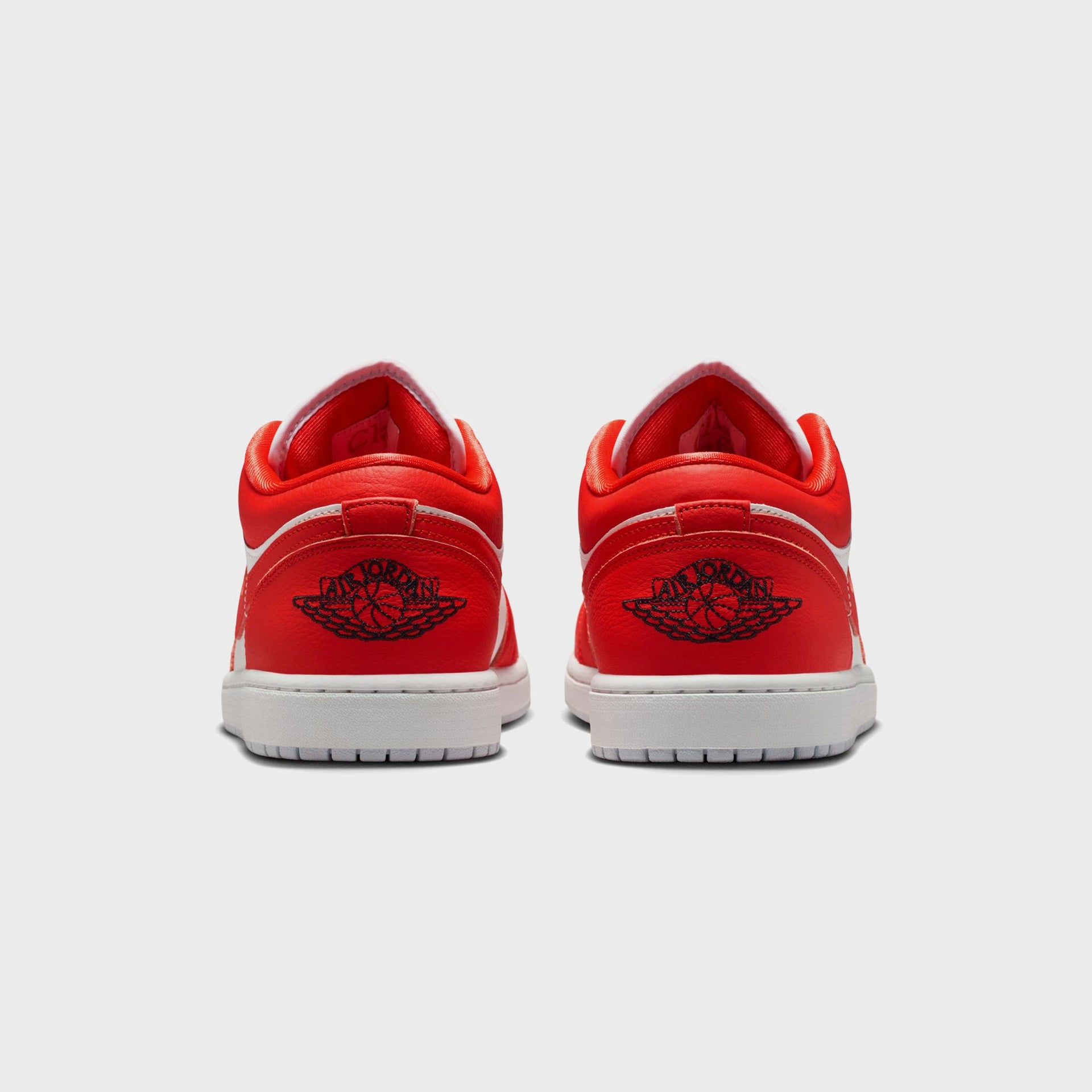 Jordan Air Jordan 1 Low SE - Chile Red / Summit White / Pure Platinum / Black