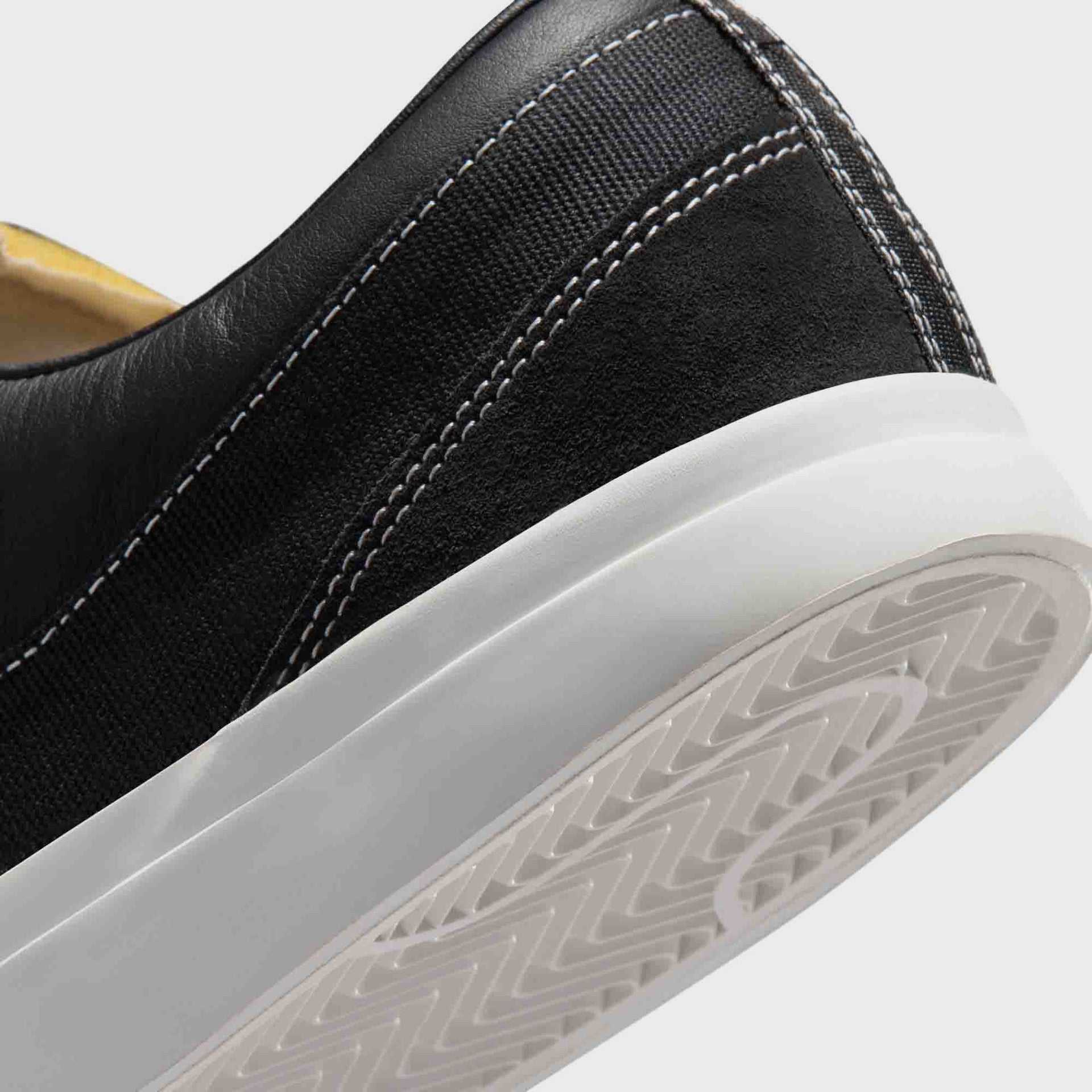 Nike Blazy - Black / Sail / White
