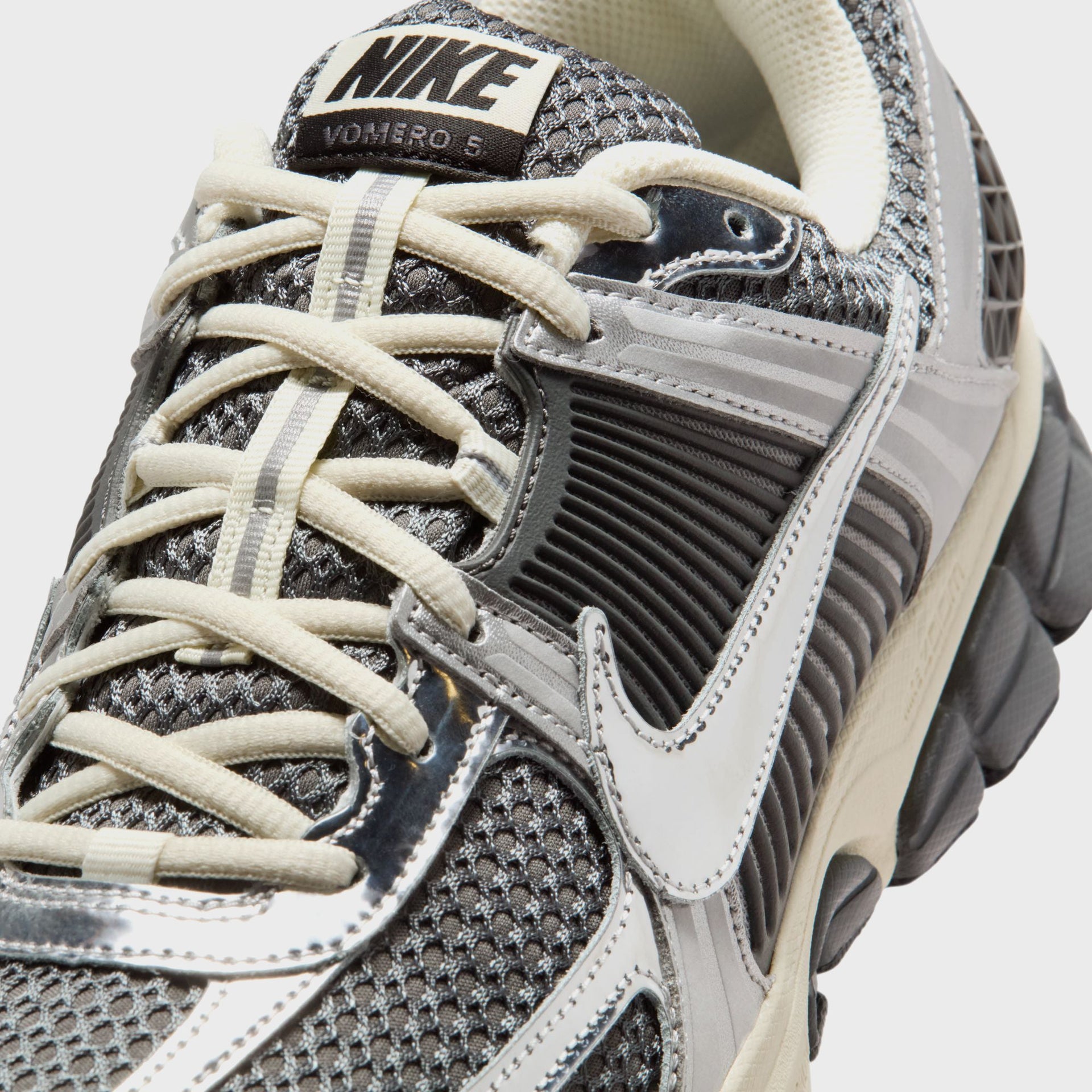 Nike Zoom Vomero 5 - Iron Grey / Chrome