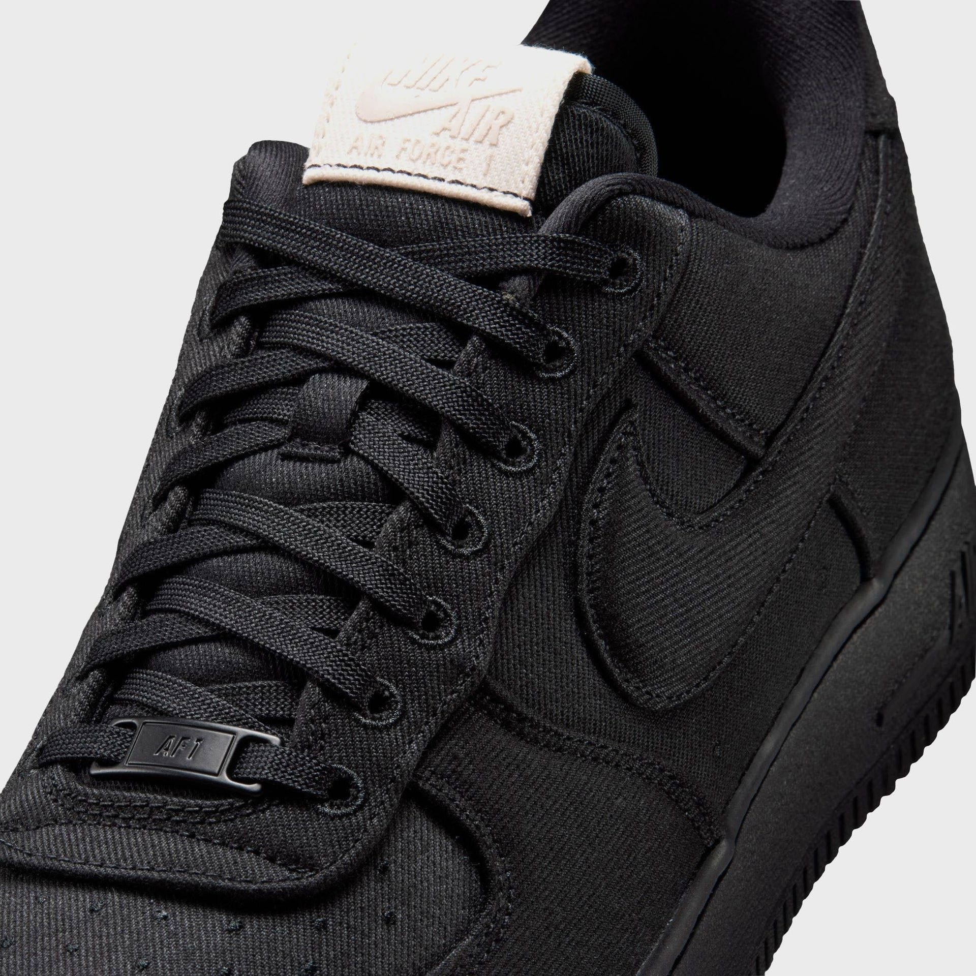 Nike Air Force 1 '07 LV8 - Black / Sail / Phantom