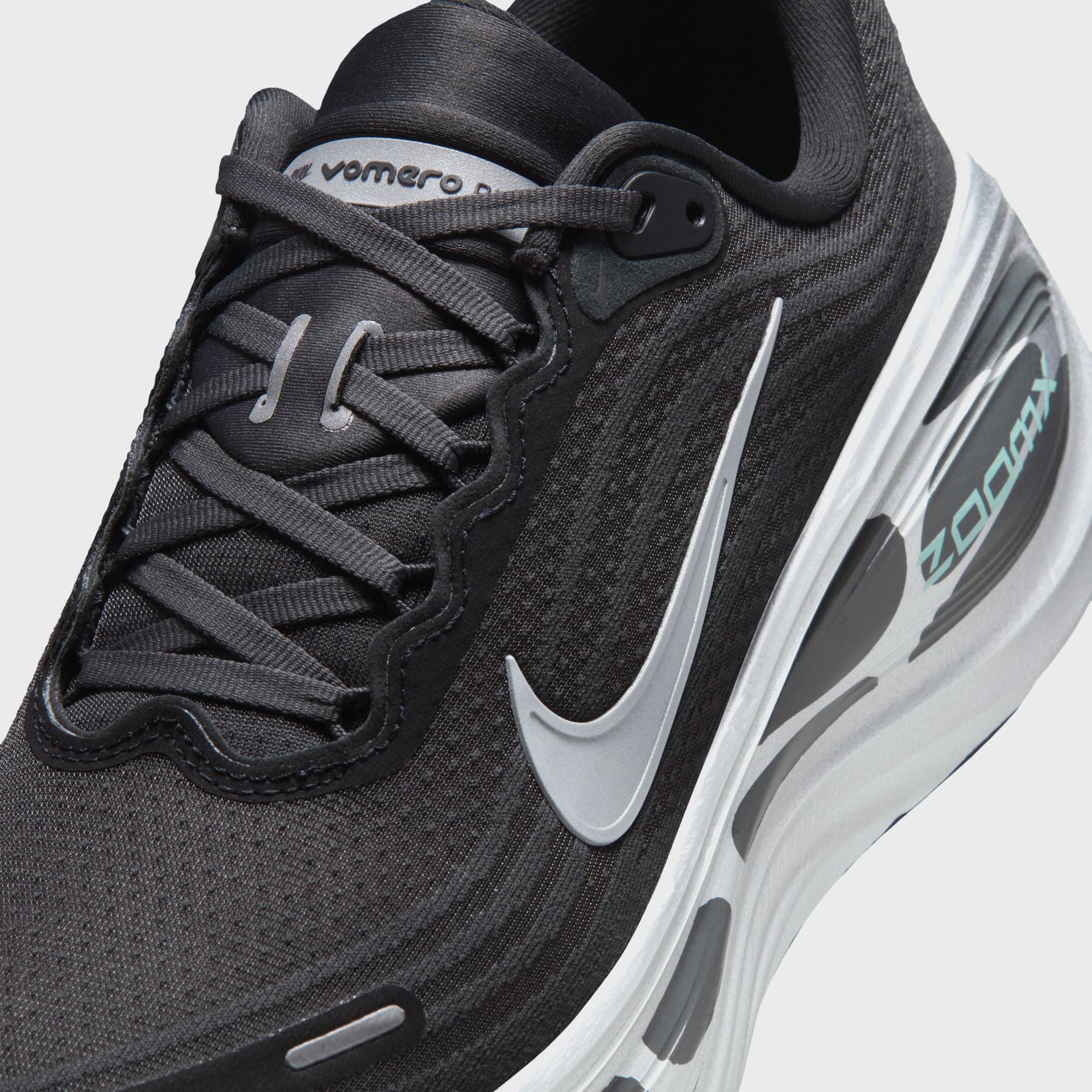 Nike Vomero Plus Anthracite - Reflect Silver / Cannon White