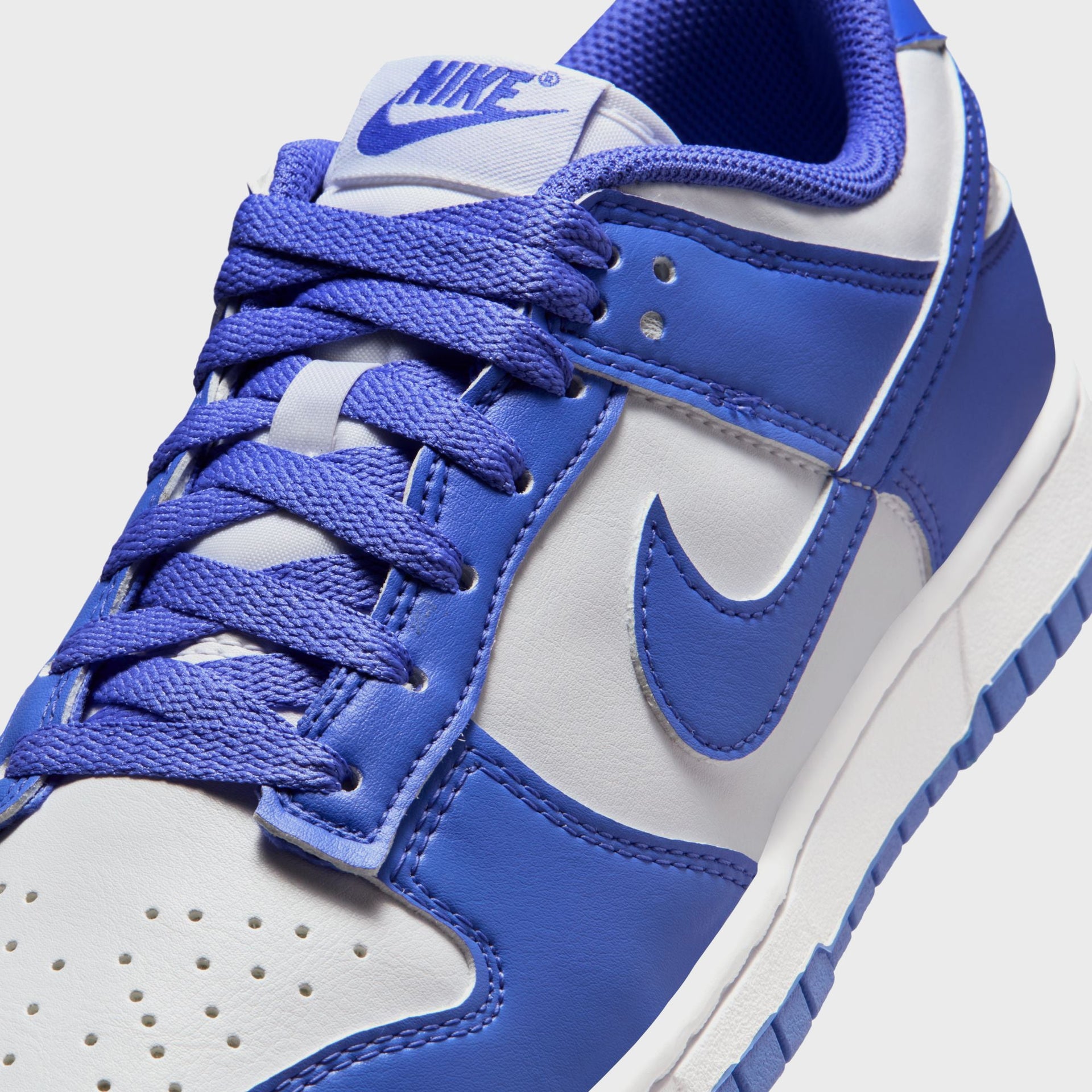 Nike WMNS Dunk Low - White / Sapphire / White