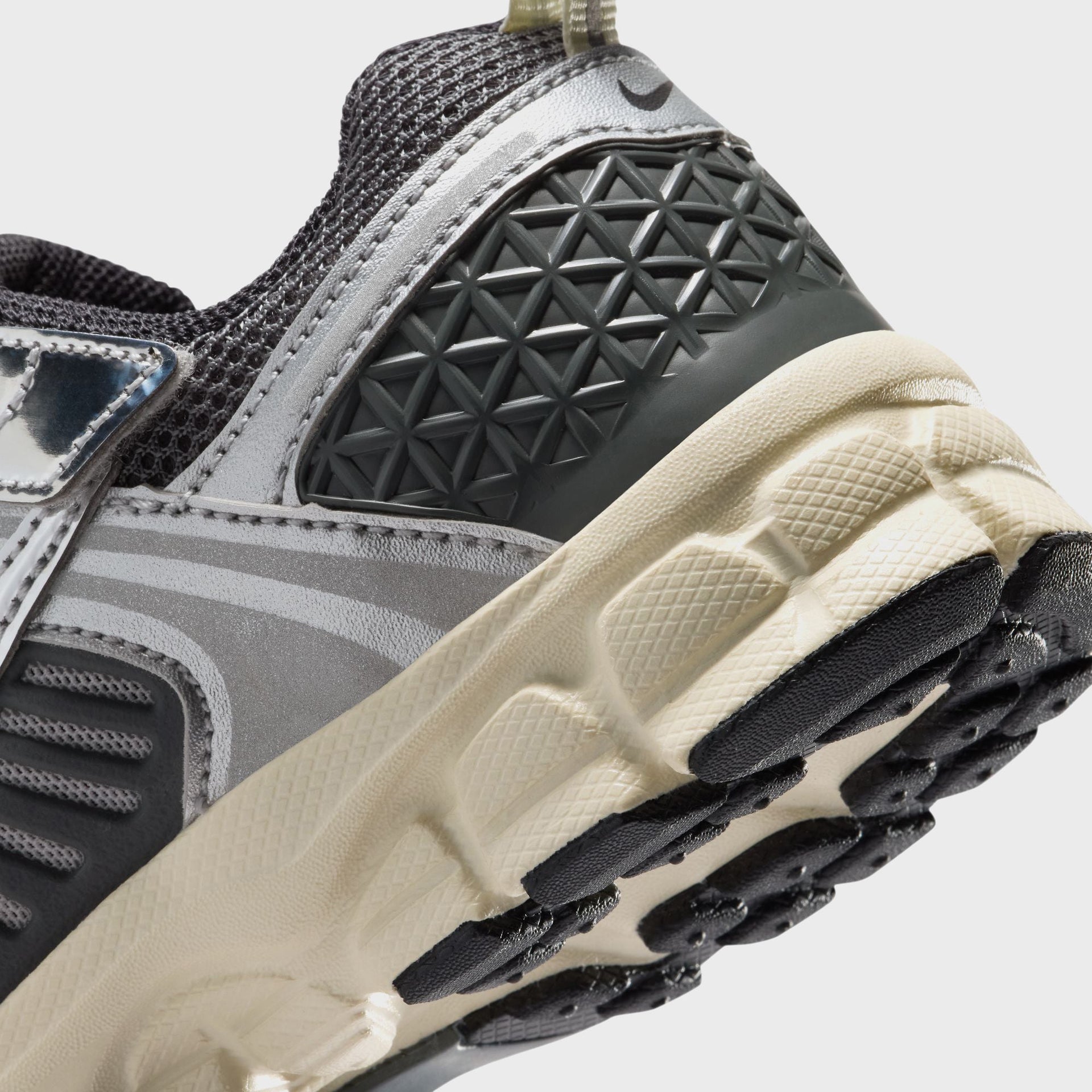 Nike GS Vomero 5 - Iron Grey / Chrome / Metallic Silver