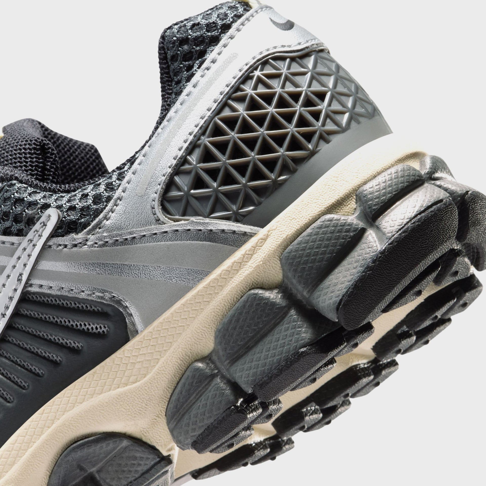 Nike GS Vomero 5 - Iron Grey / Chrome / Metallic Silver