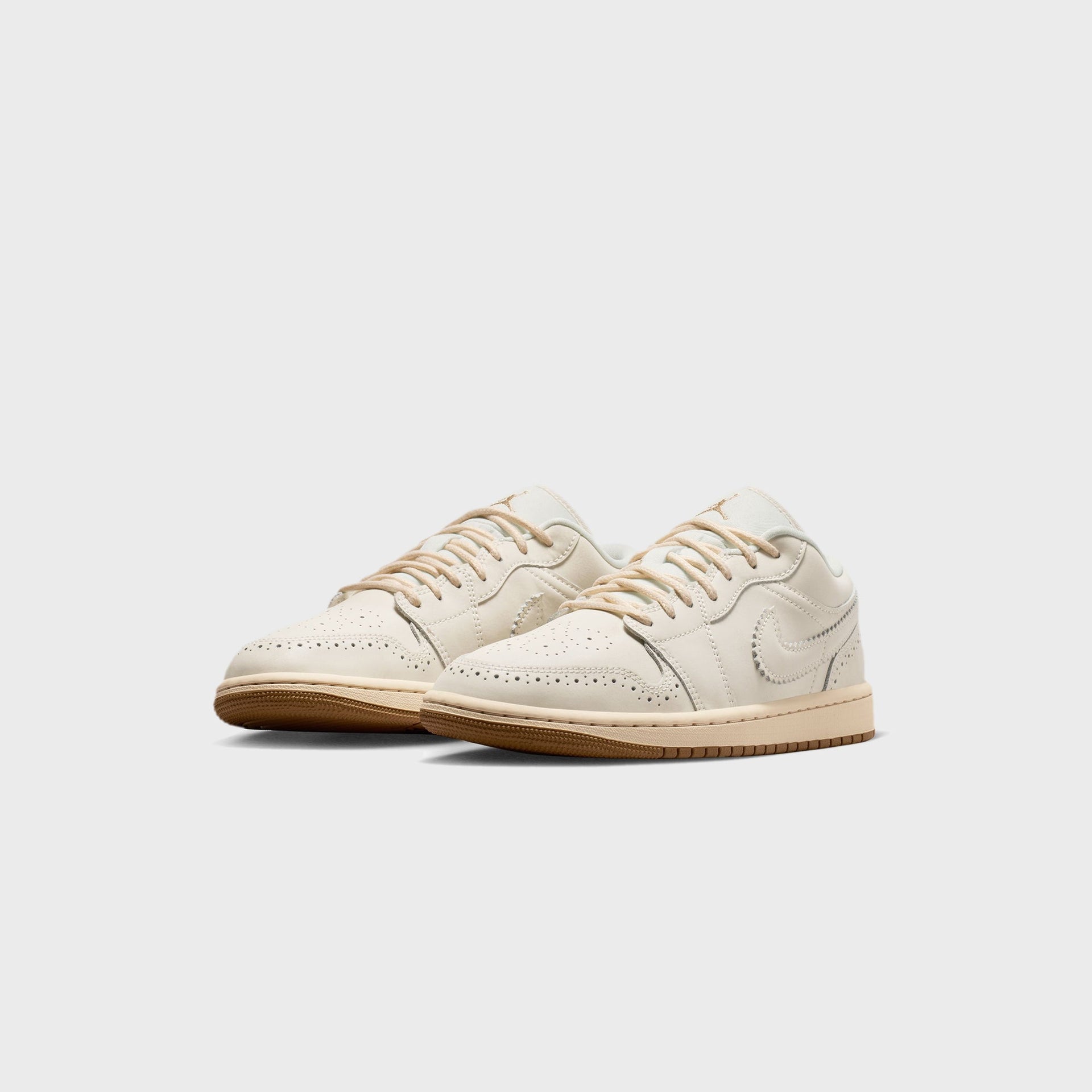 Jordan WMNS Air Jordan 1 Low SE - Chalk / Metallic Gold / Pearl White