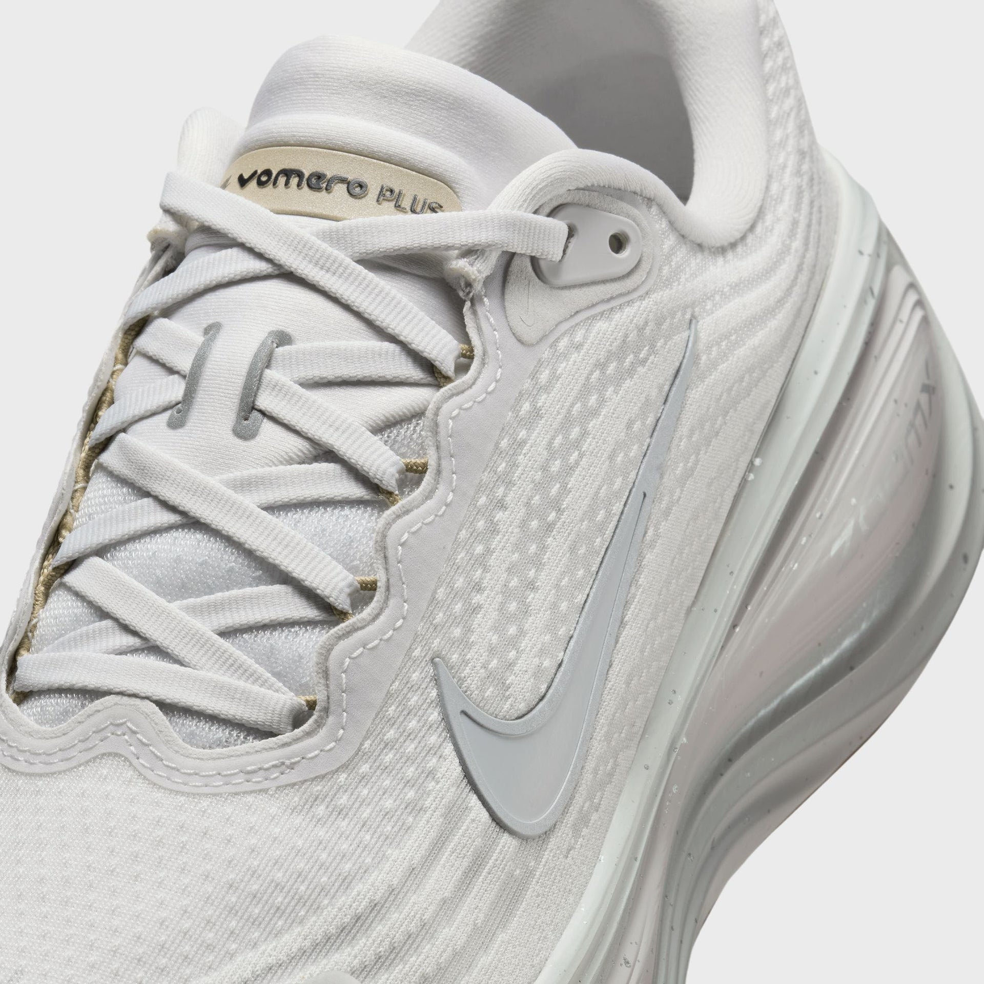 Nike Vomero Plus - Vast Grey / Wolf Grey / Off White