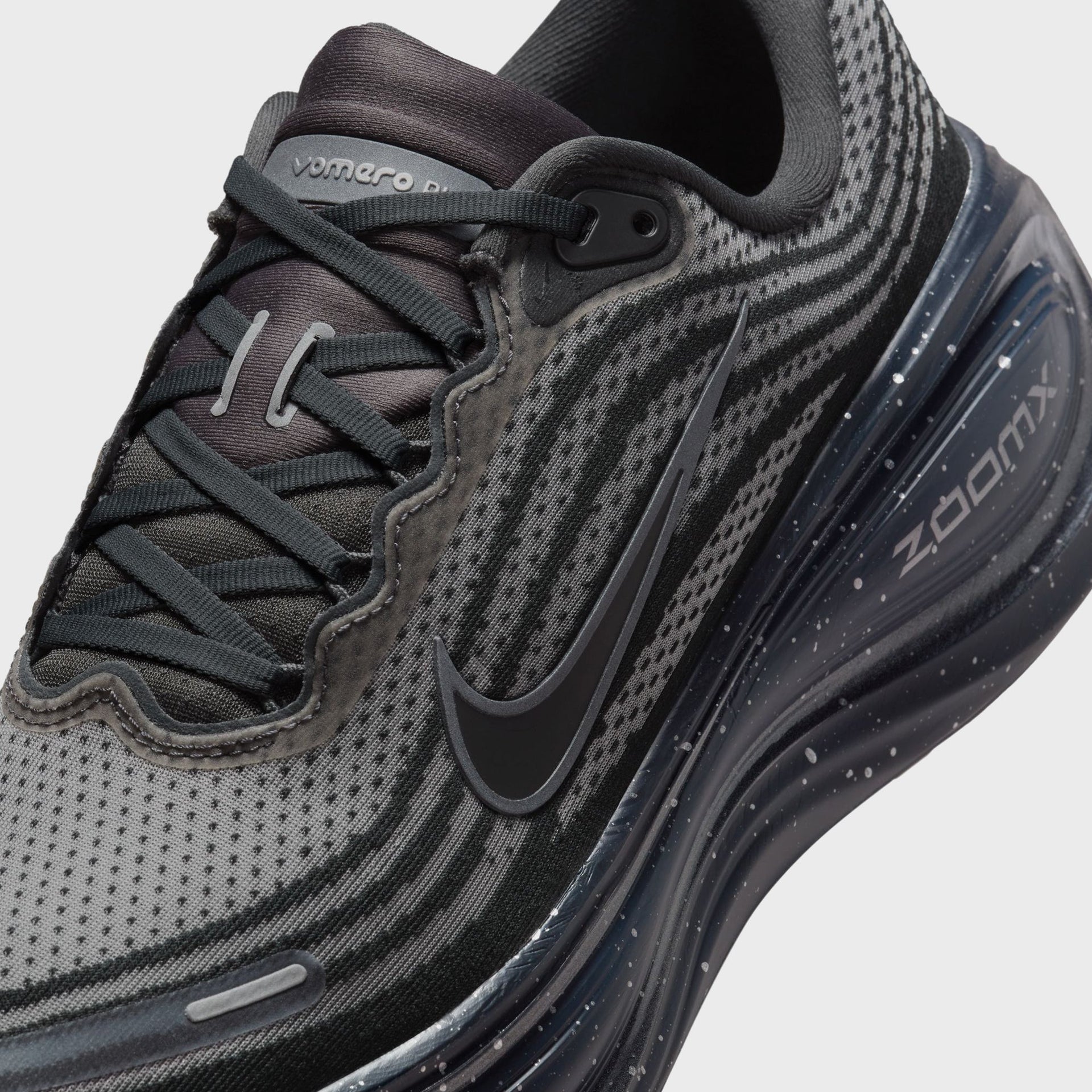 Nike Vomero Plus - Anthracite / Metallic Silver