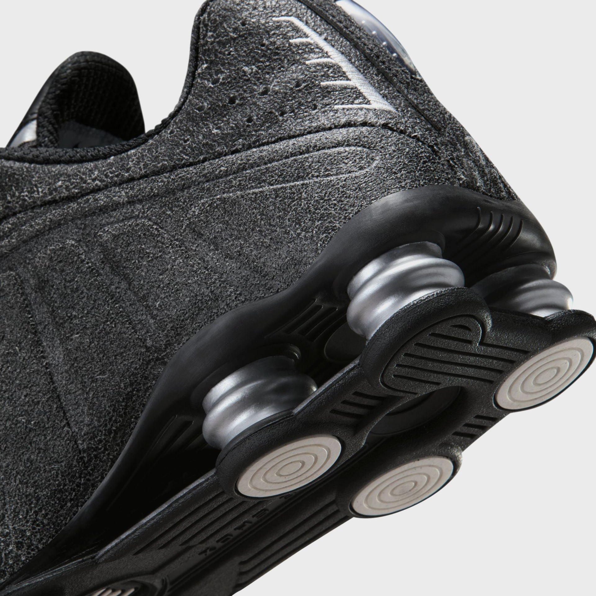Nike Shox R4 - Black / Sail / Light Smoke Grey / Metallic Silver