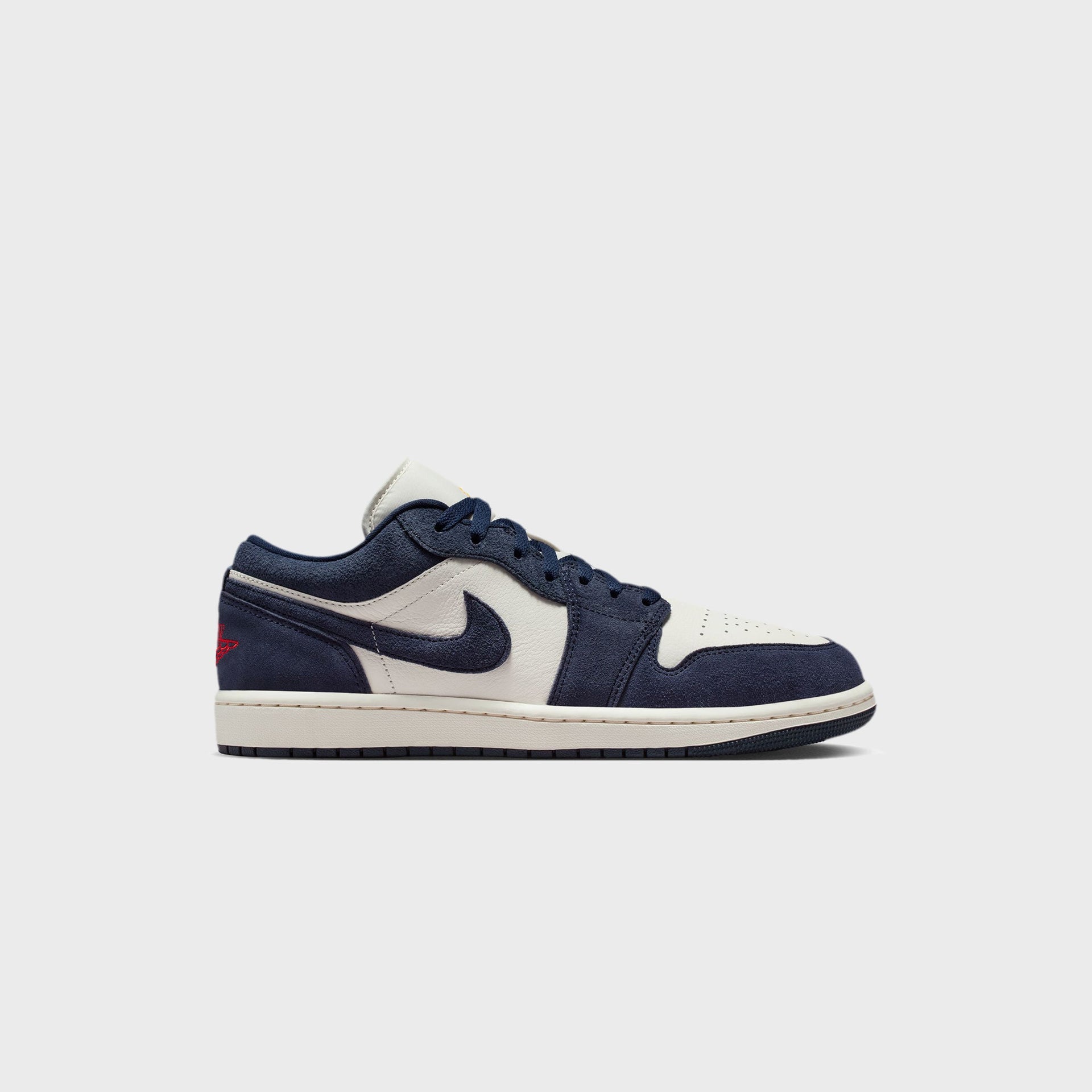 Jordan Air Jordan 1 Low SE - Obsidian / University Gold / Chile Red