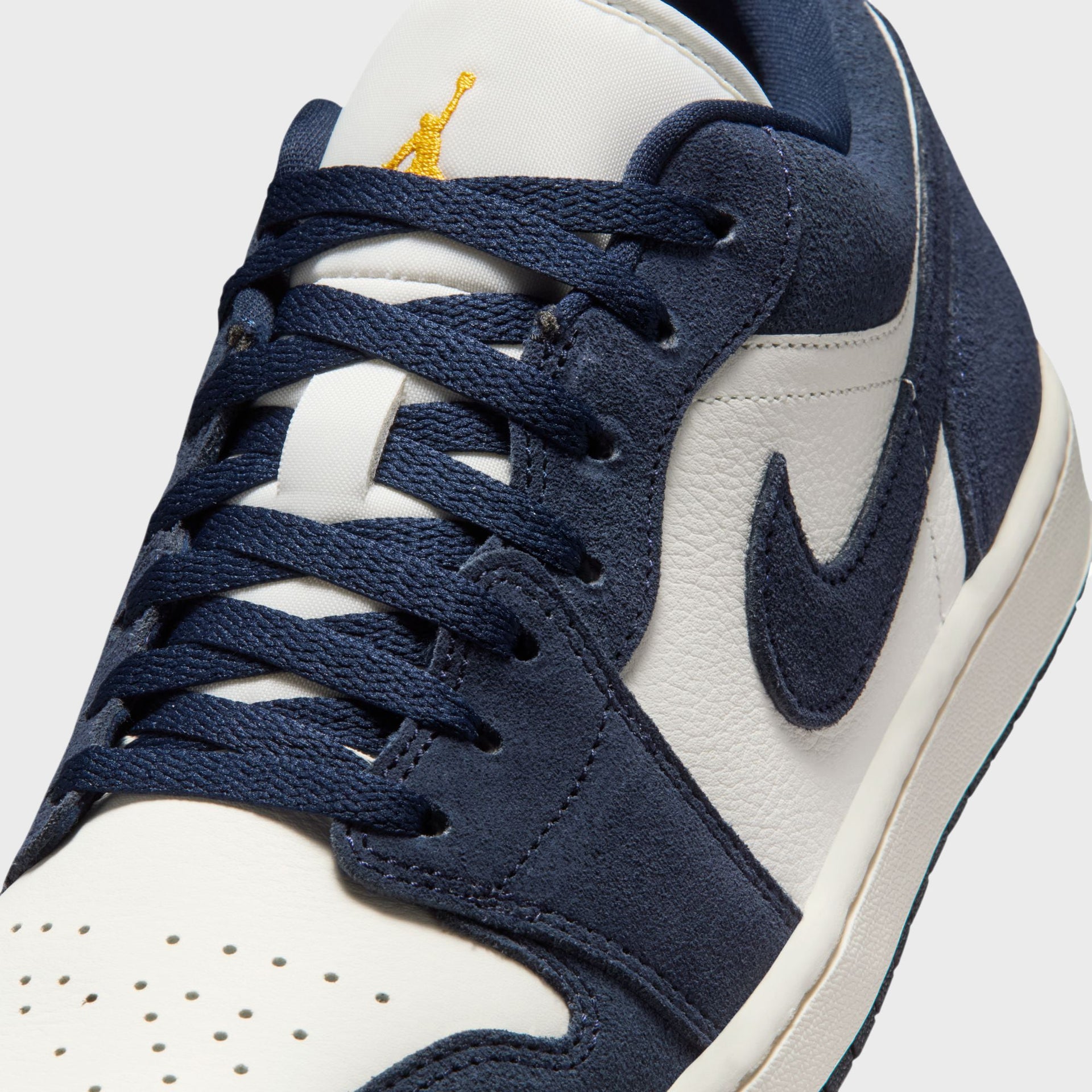 Jordan Air Jordan 1 Low SE - Obsidian / University Gold / Chile Red