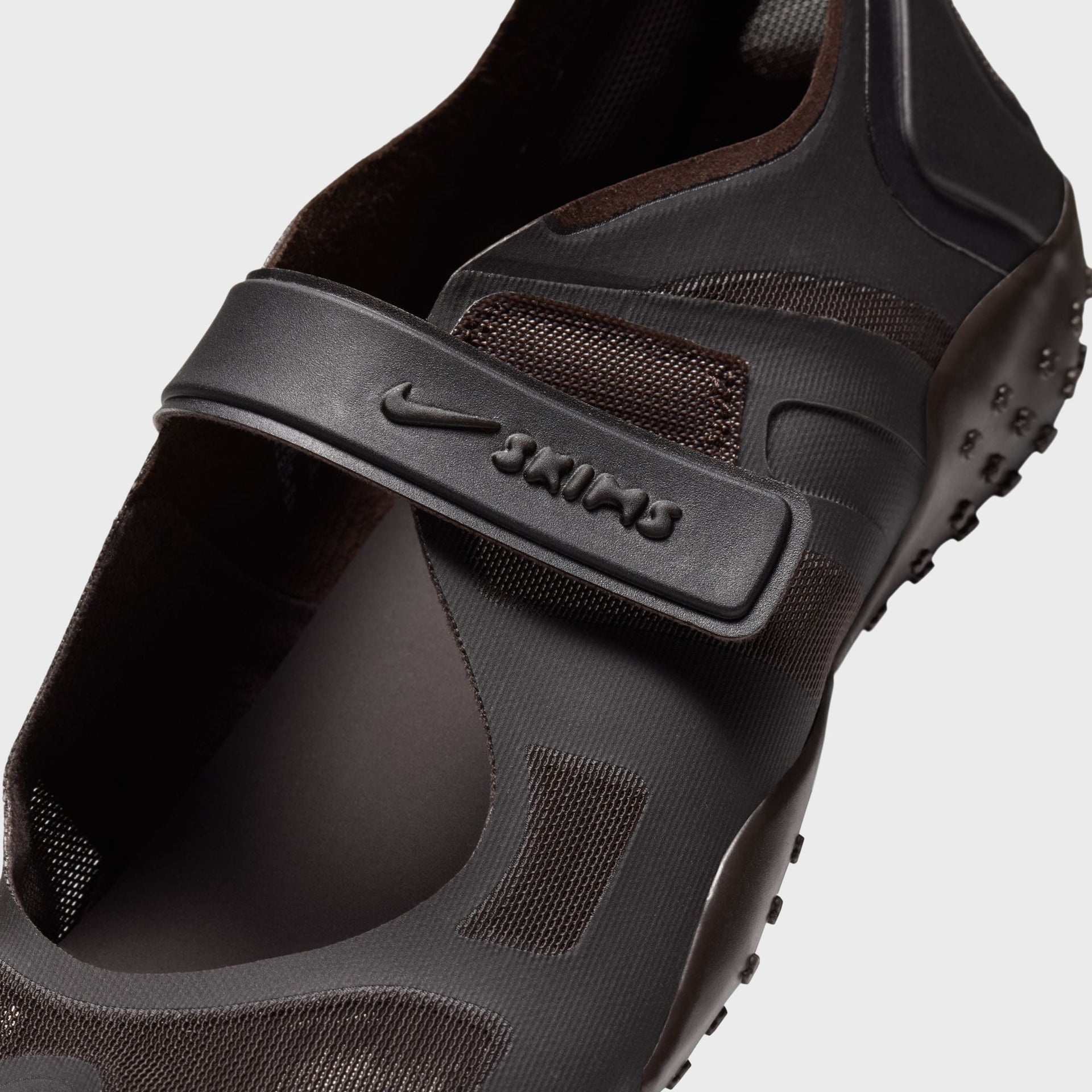 NikeSKIMS WMNS Rift Mesh - Velvet Brown / Dark Charcoal / Baroque Brown / Seal Brown