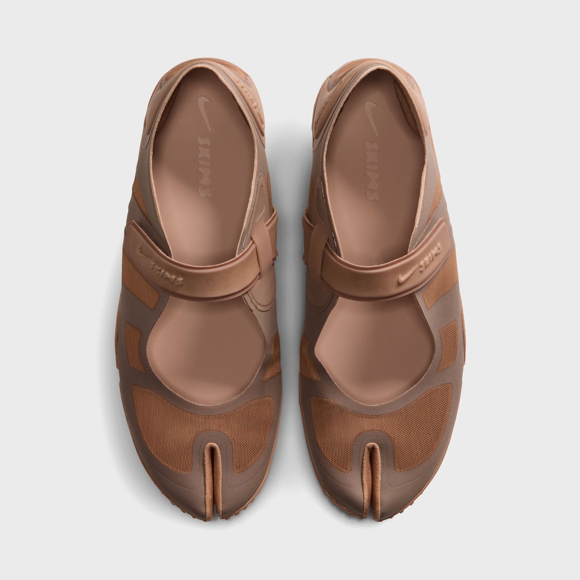 NikeSKIMS WMNS Rift Mesh - Archaeo Brown / Infinite Sable / Desert Dust