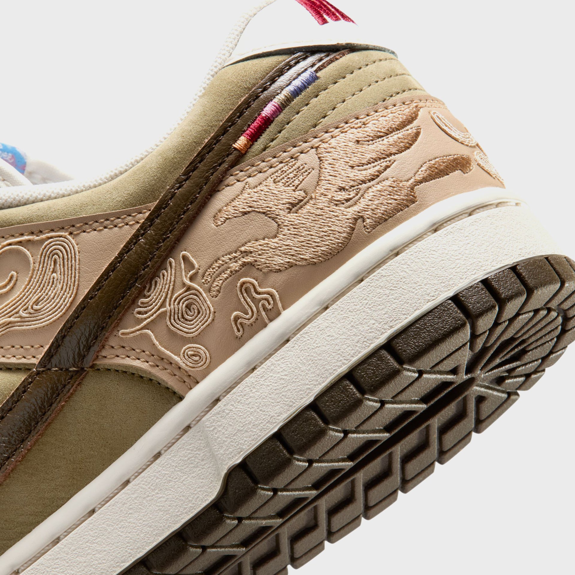 Nike Dunk Low SE - Linen / Phantom / Neutral Olive / Dark Hazel