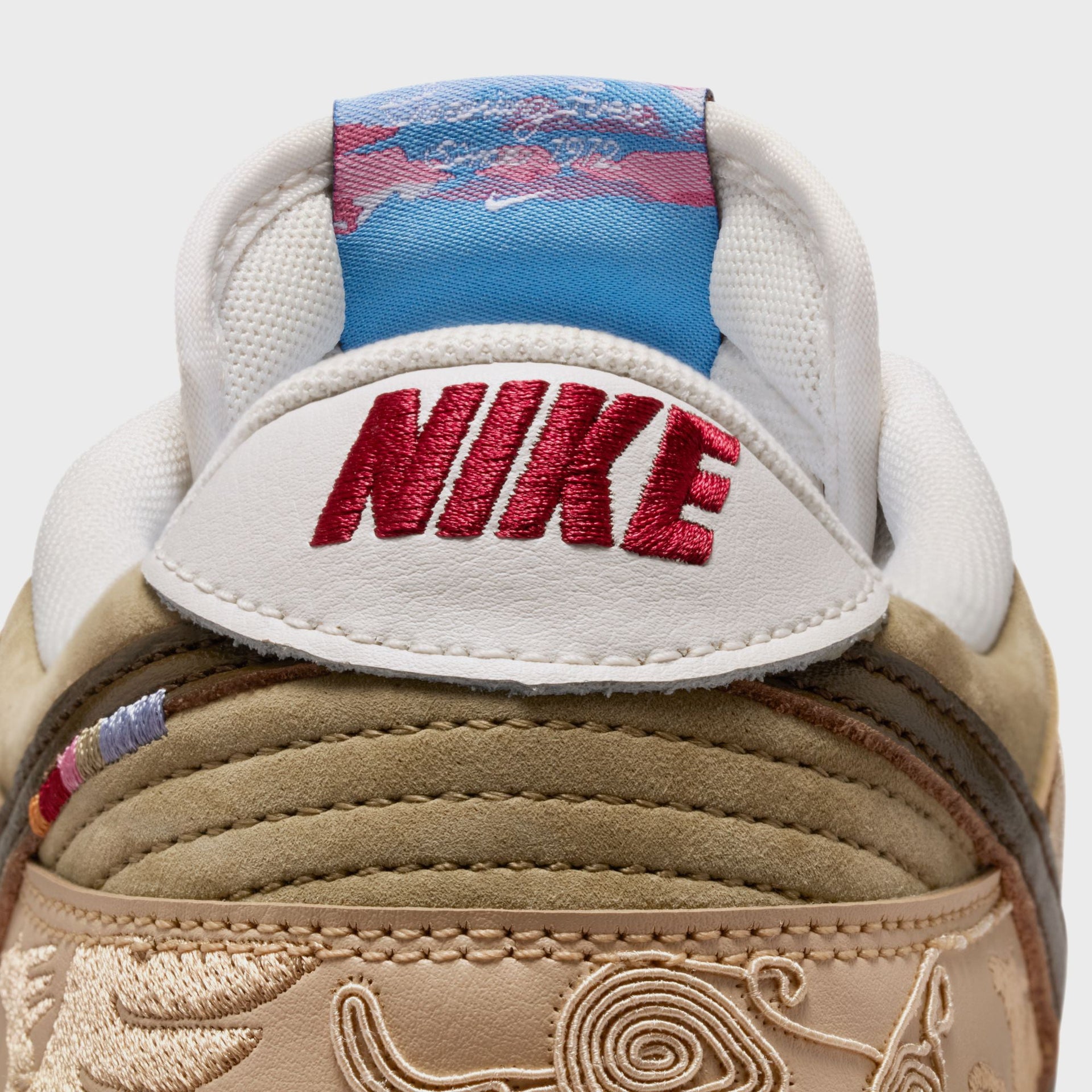 Nike Dunk Low SE - Linen / Phantom / Neutral Olive / Dark Hazel