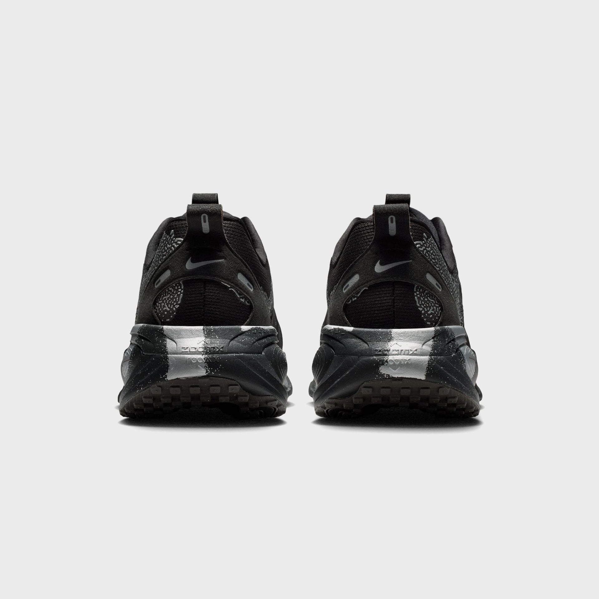 Nike Vomero 18 - Iron Grey / Light Smoke Grey / Black