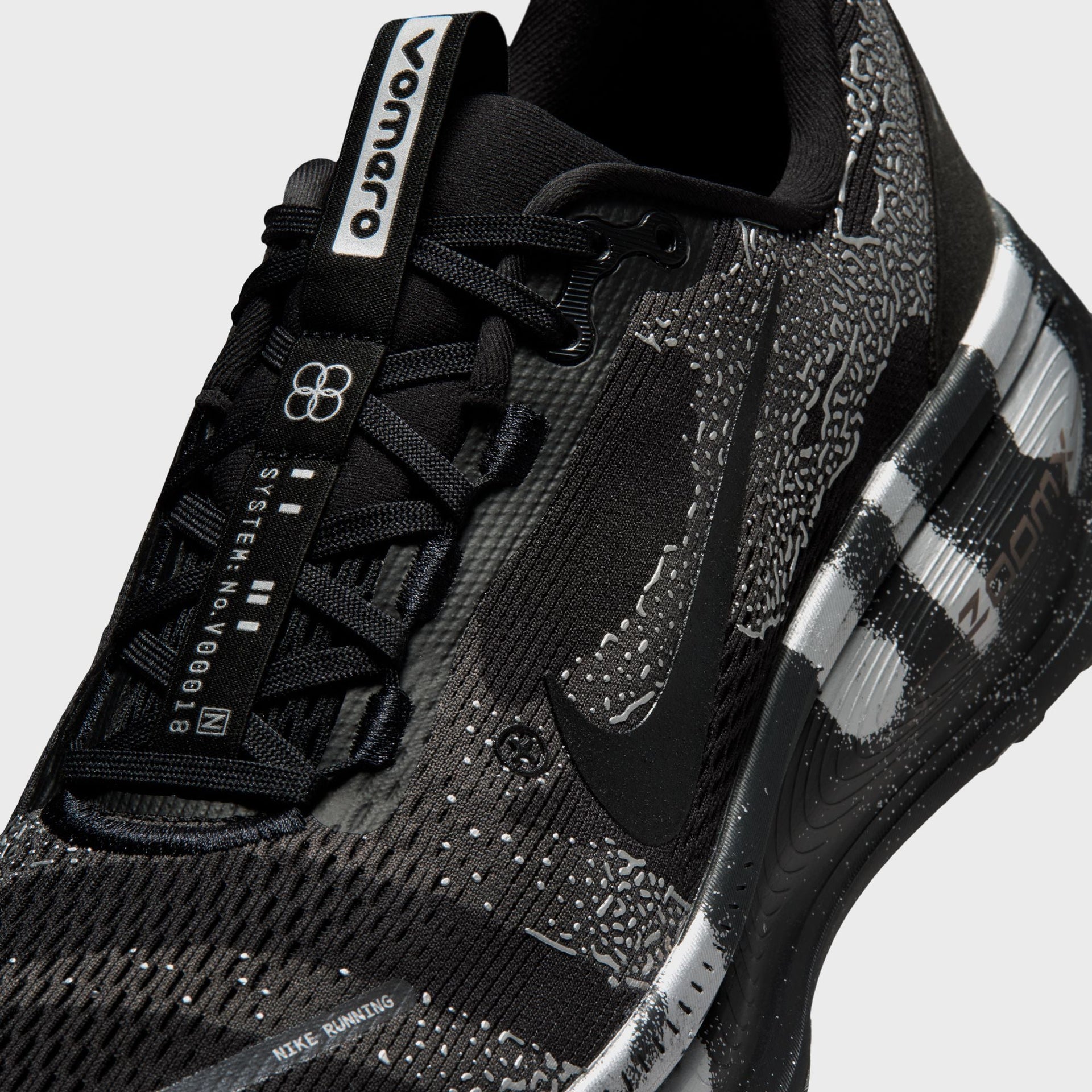 Nike Vomero 18 - Iron Grey / Light Smoke Grey / Black