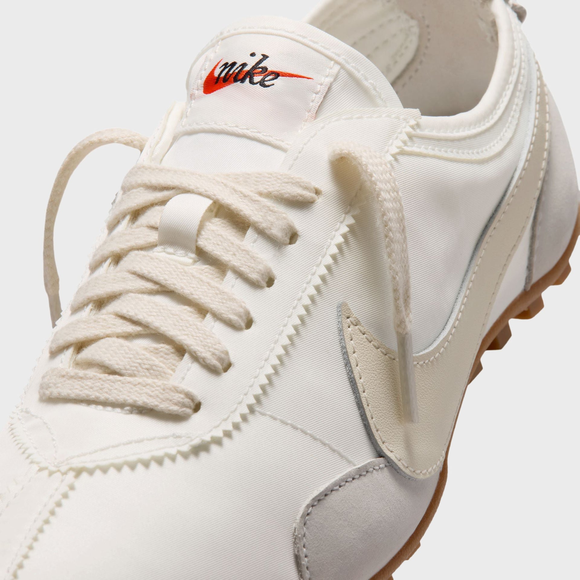 Nike WMNS Moon Shoe OG - Summit White / Gum Light Brown / Soft Pearl