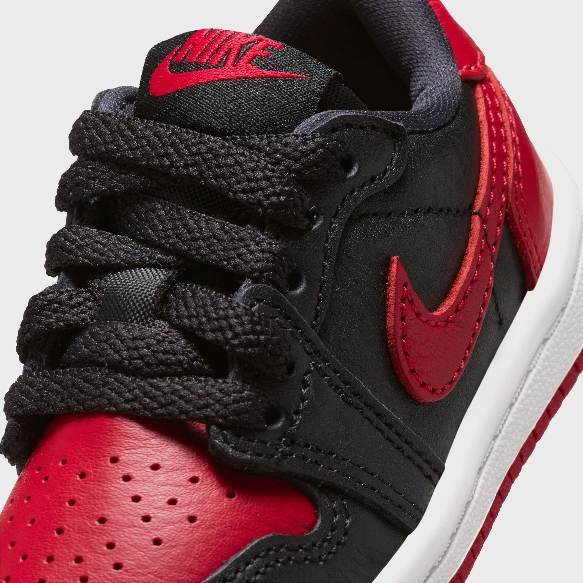 Jordan TD Jordan 1 Retro Low OG - Black / Varsity Red / Summit White