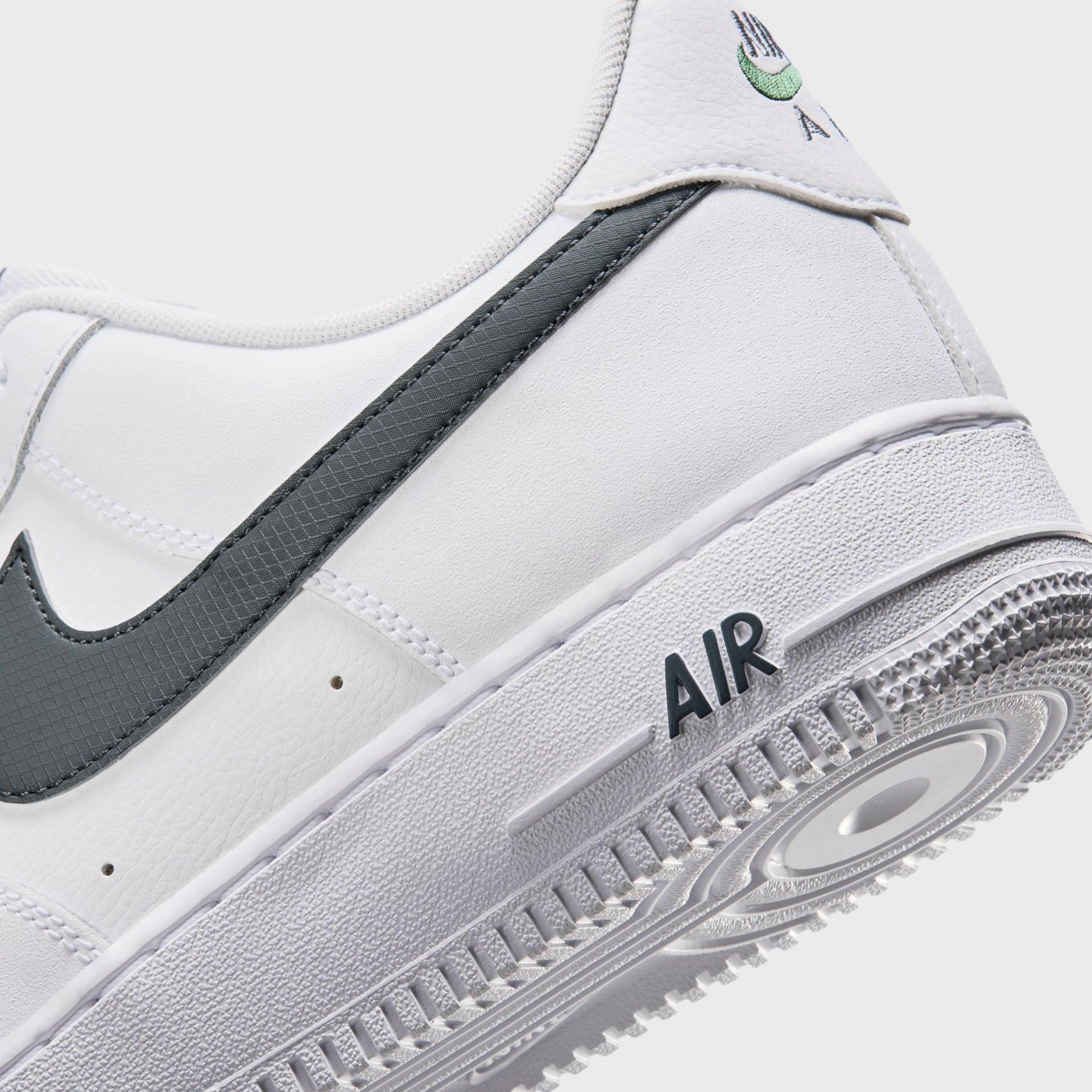 Nike Air Force 1 '07 - White / Fir / Cool Grey