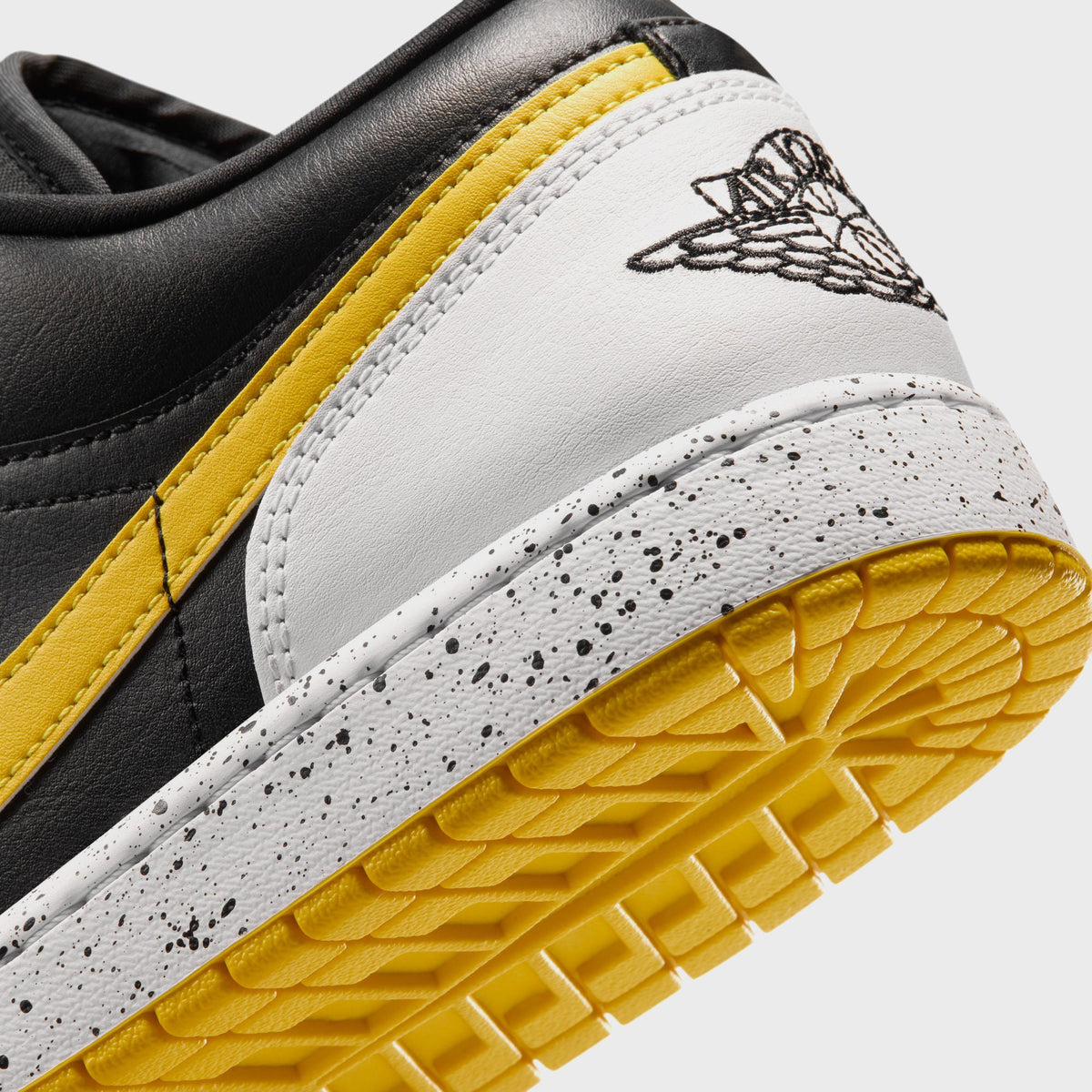 Jordan Air Jordan 1 Low SE - Black / White / Tour Yellow