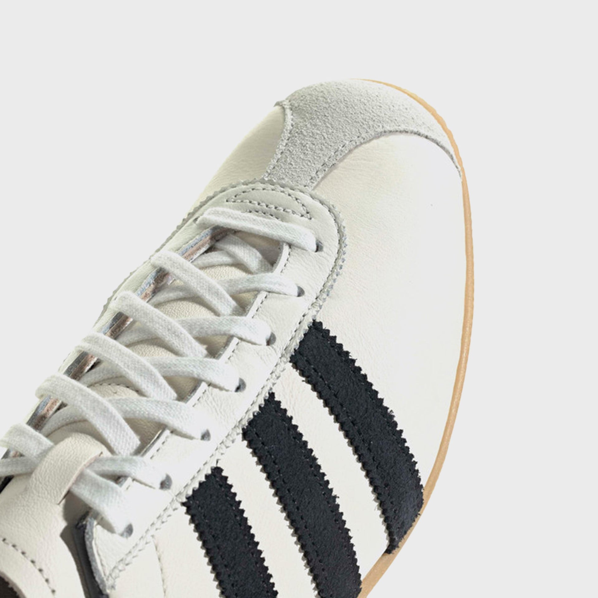 adidas Rekord - White / Core Black / Gum