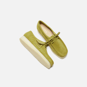 Clarks WMNS Wallabee - Mid Green Suede