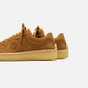 Clarks Sandford - Golden Sand Suede – Kith