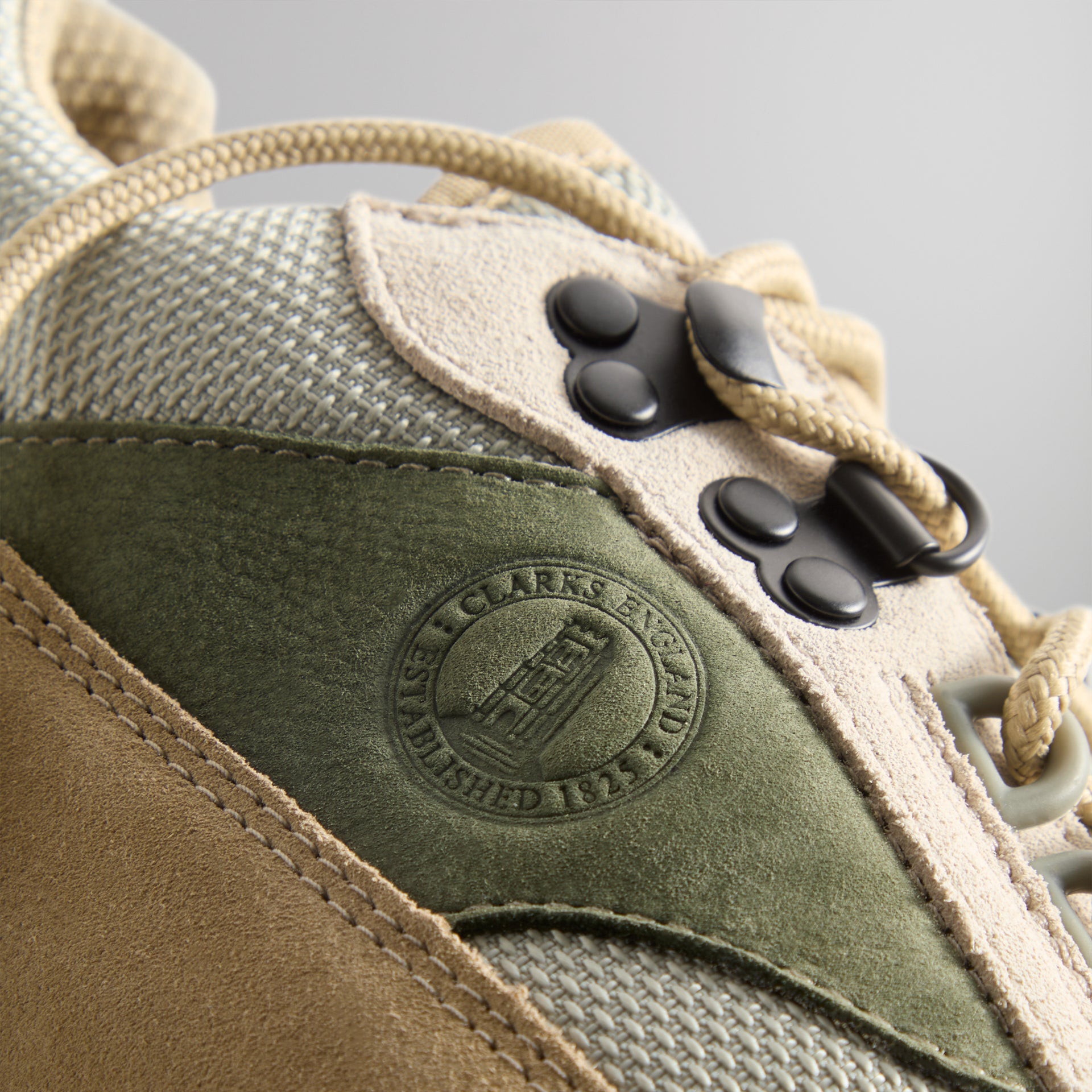 8th St by Ronnie Fieg for Clarks Originals Laddow - Sand Combi PH