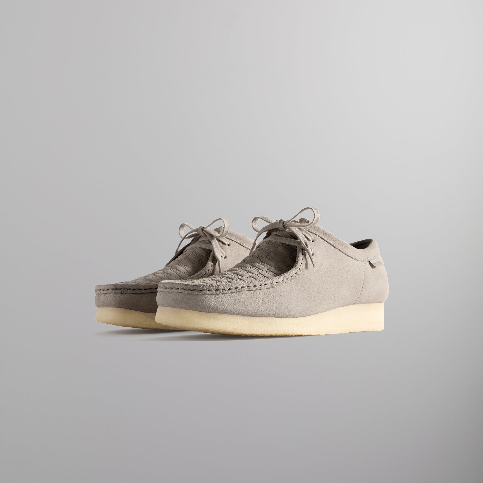 Kith Clarks コラボ スエード靴 グレー Kith Clarks コラボ スエード靴 グレー