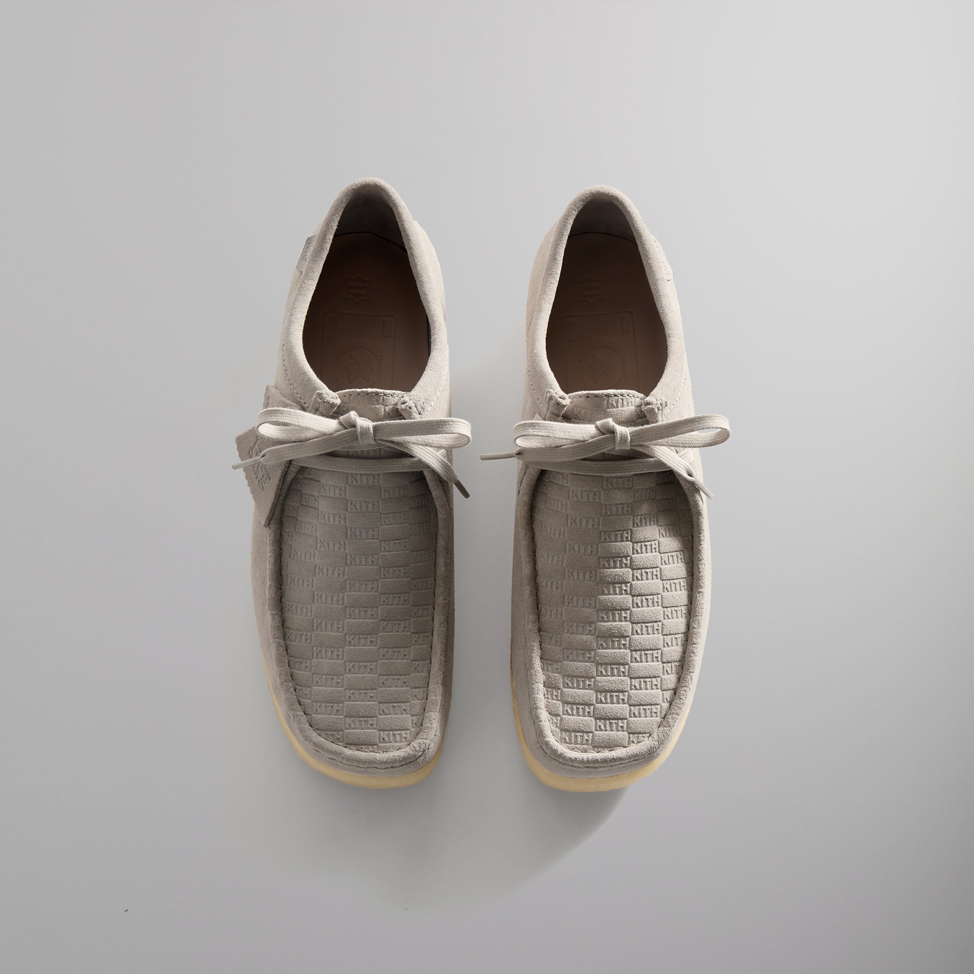Kith Clarks コラボ スエード靴 グレー Kith Clarks コラボ スエード靴 グレー
