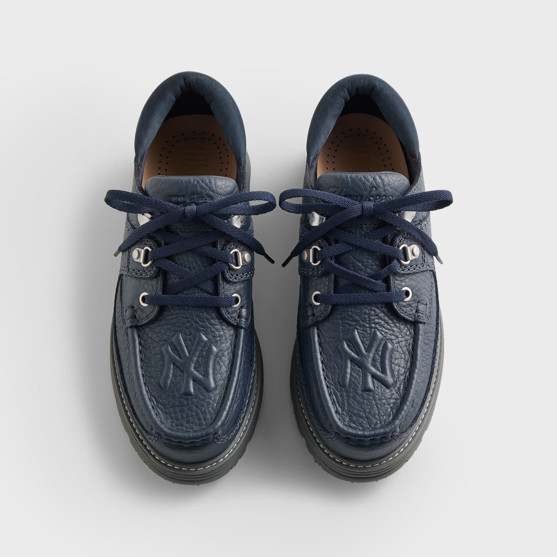 8th St by Ronnie Fieg for Clarks Originals & the New York Yankees Sunderland - Navy - PH