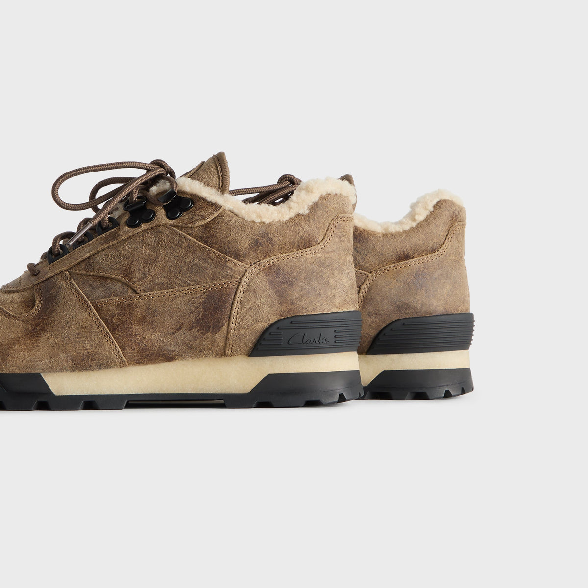 8th St by Ronnie Fieg for Clarks Originals Laddow Shearling - Brown