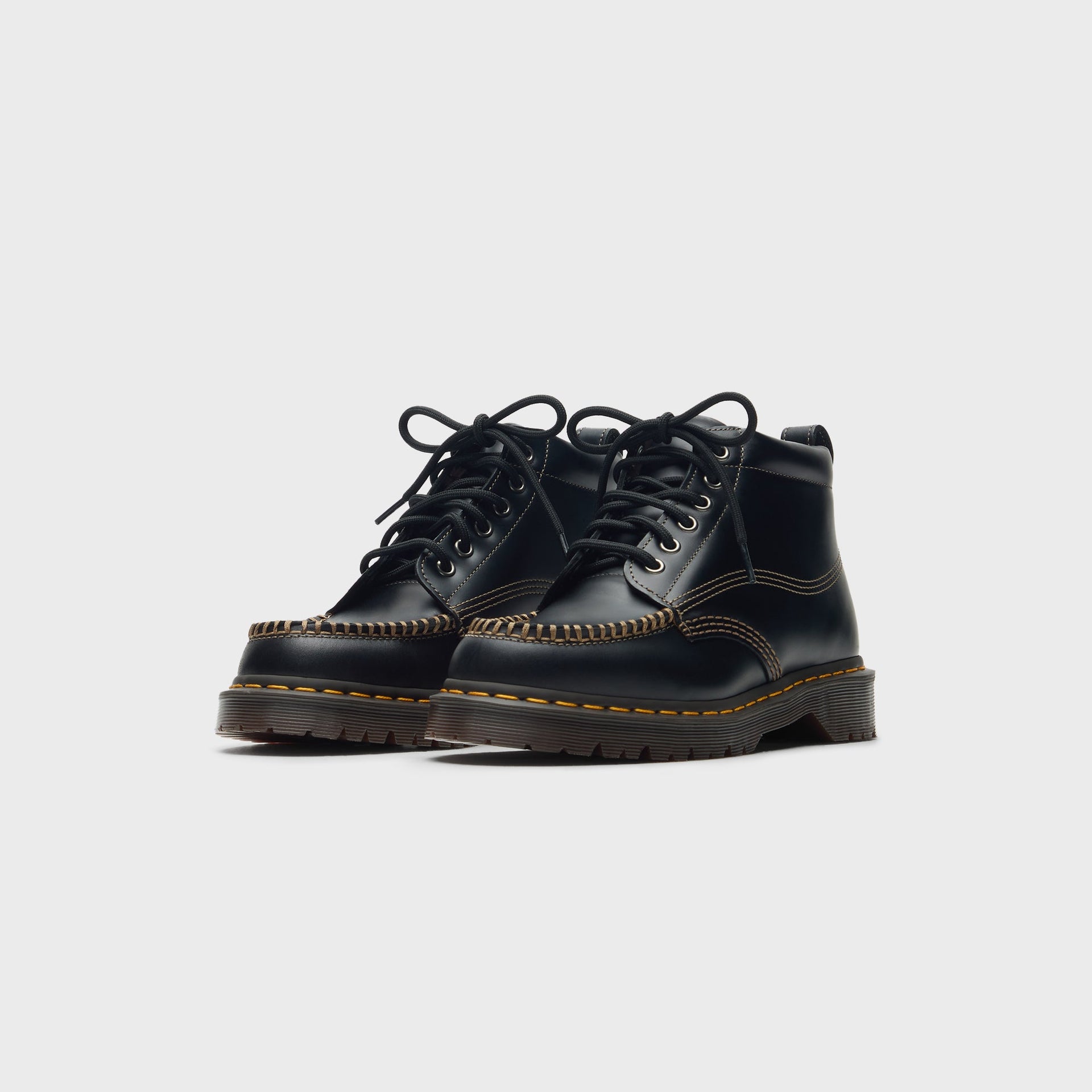 Dr. Martens Lowell Chukka - Black Orleans