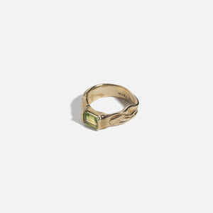 Faris Nast Ring With Peridot Gem - Gold