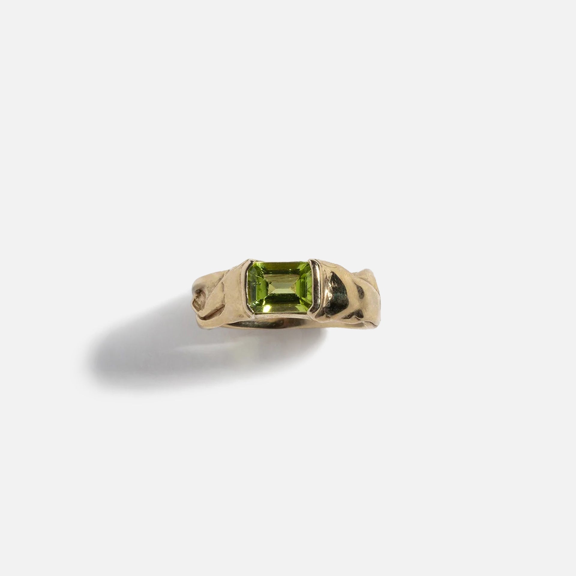 Faris Nast Ring With Peridot Gem - Gold