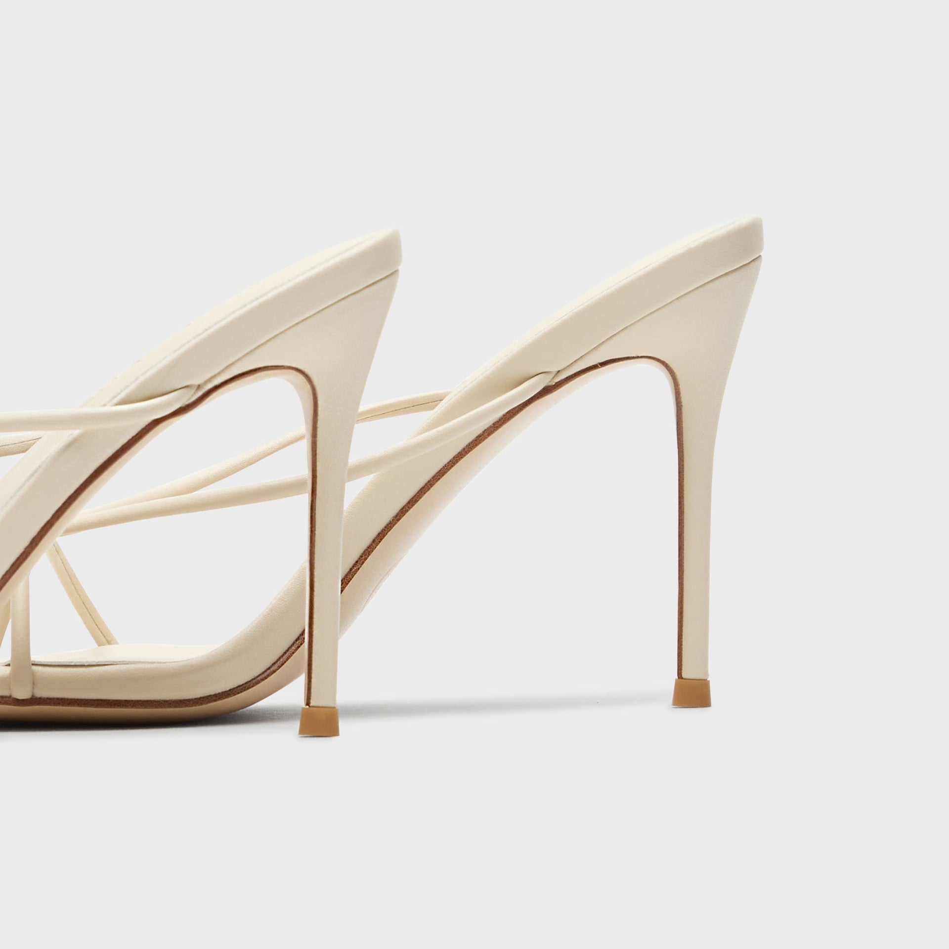 Femme LA Akira Slipper - Dulce Crema