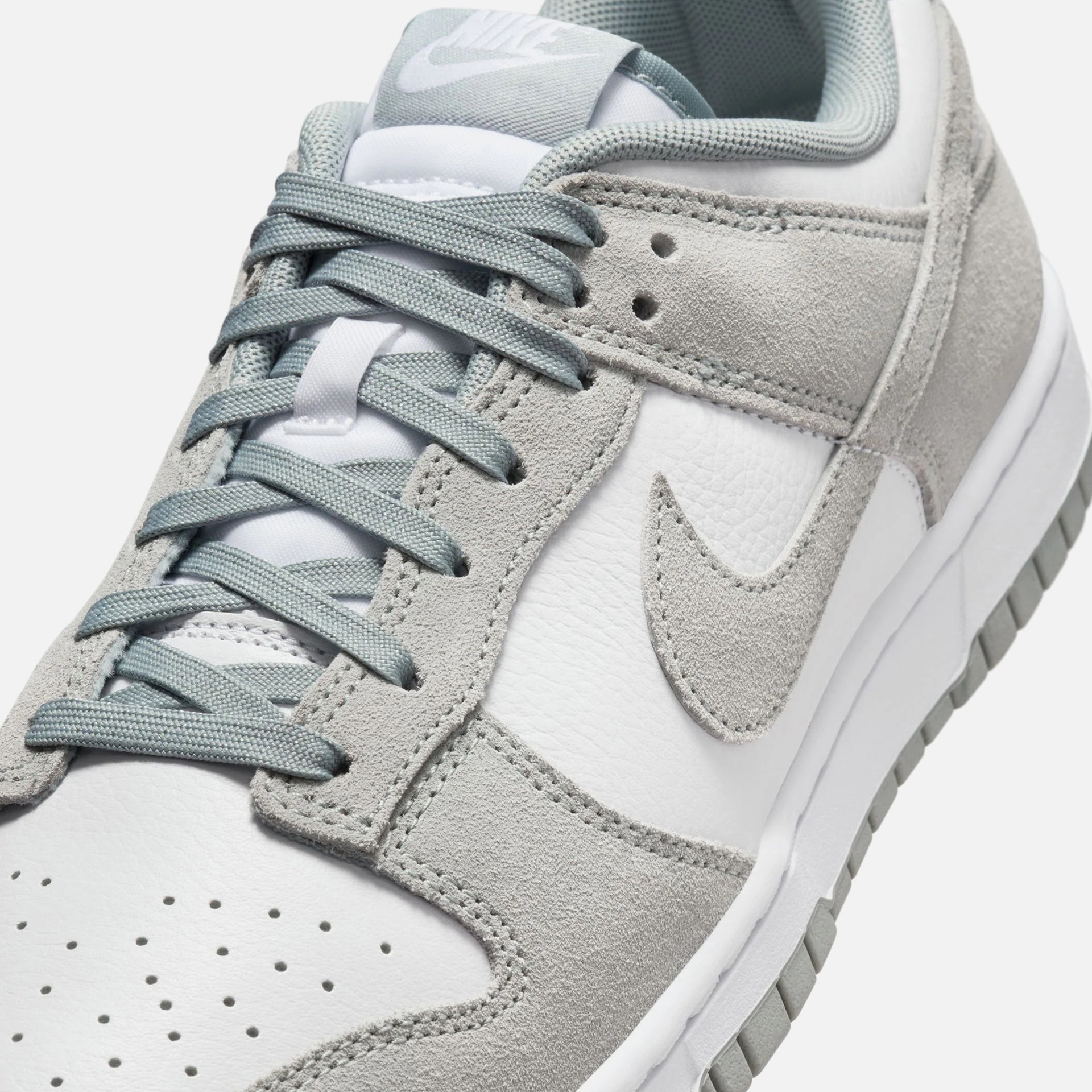 Nike Dunk Low Retro SE - White / Light Pumice