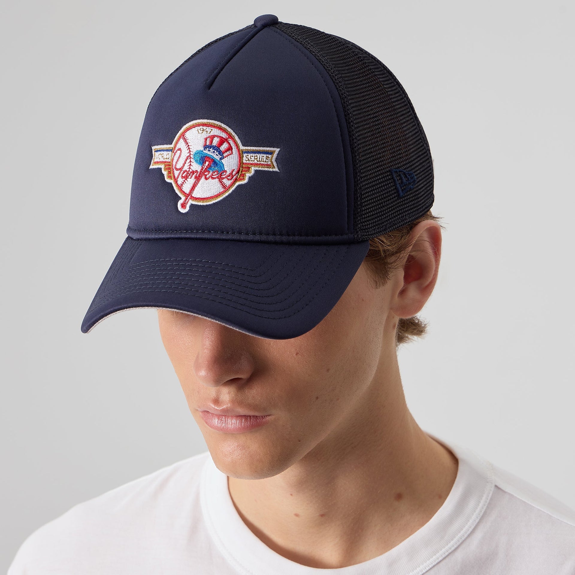Kith & New Era for the New York Yankees Top Hat 9FORTY A Frame Trucker Snapback - Nocturnal - PH