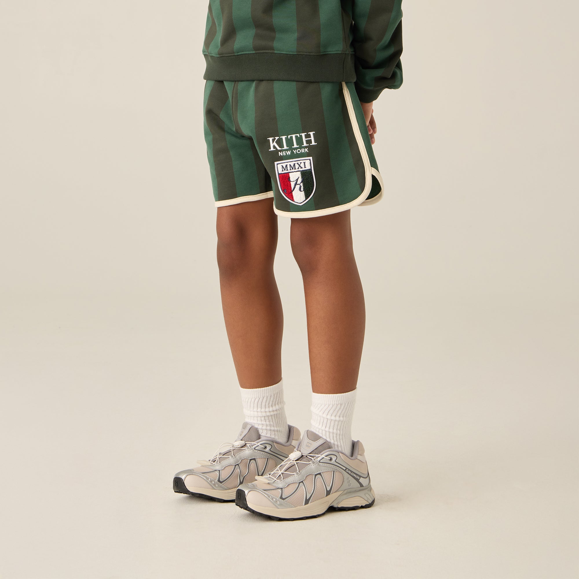 【KITH】 kith ビッグロゴ刺繍　ダークグリーンスウェット　状態良好　M KHM033433-302-Front_grande.jpg