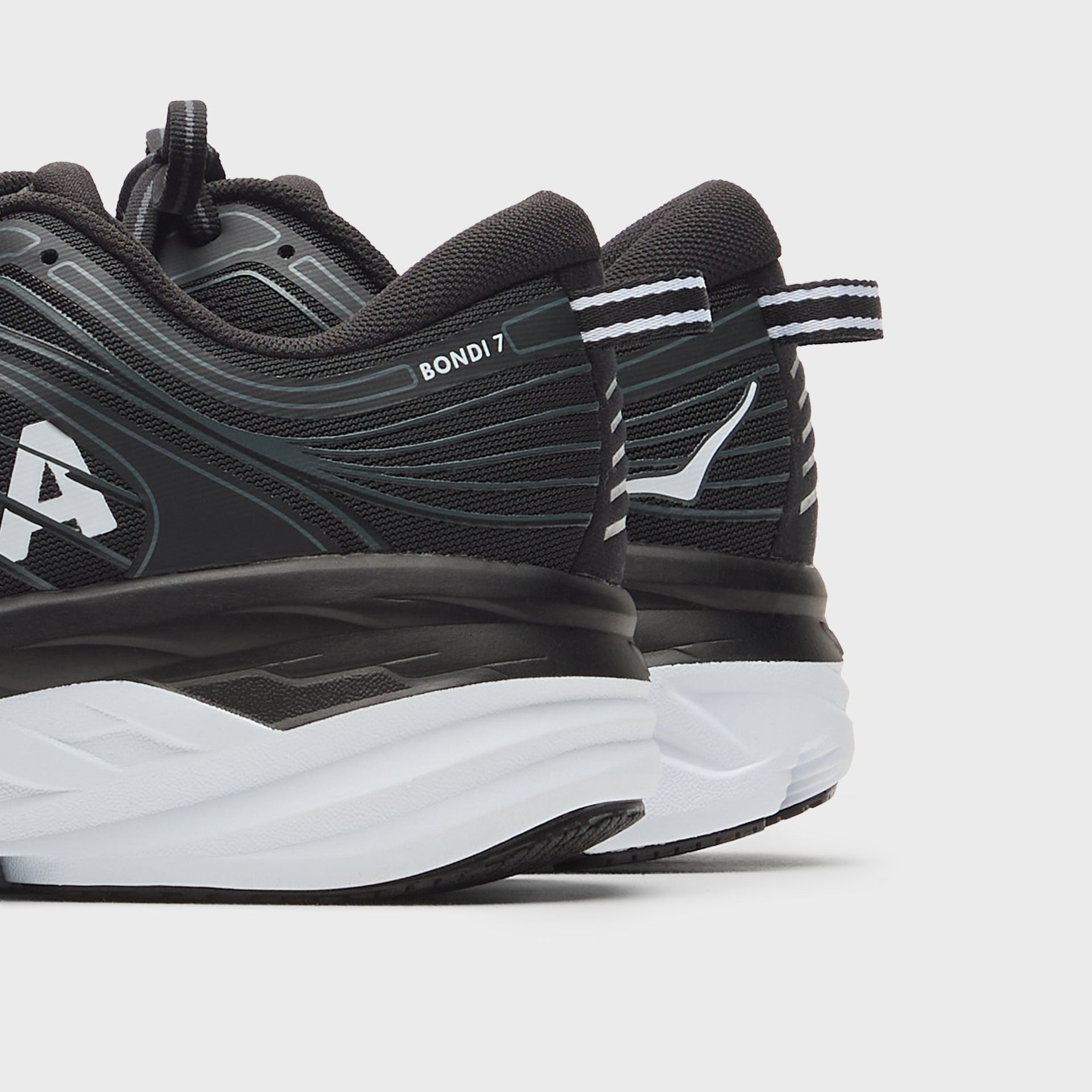 HOKA WMNS Bondi 7 - Black / White