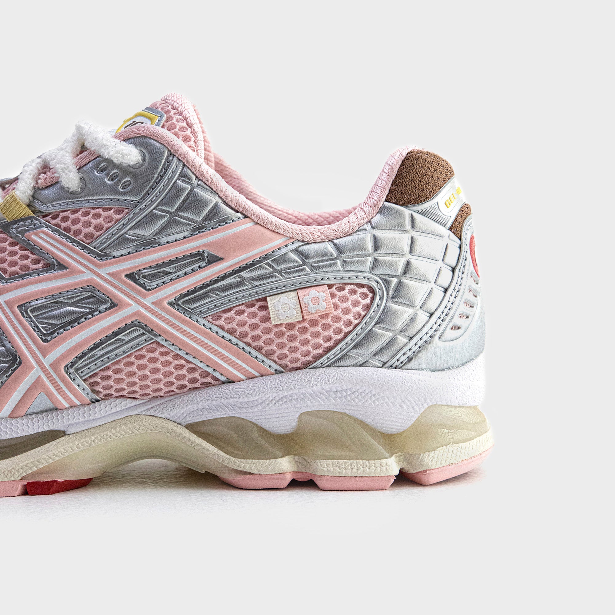 ASICS GEL-Nimbus 10.1 ストロベリークリーム 26cm ASICS x VANDYTHEPINK Gel-Nimbus 10.1 - Strawberry Cream