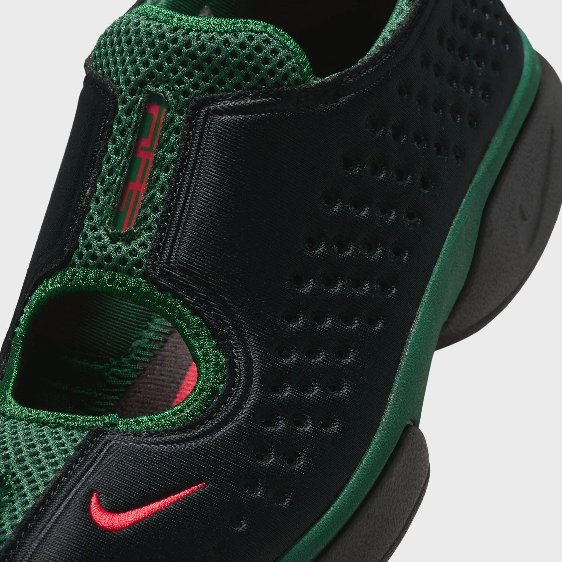 Nike WMNS Rift 2 detail, green mesh slip-on midfoot with AIR text and red swoosh