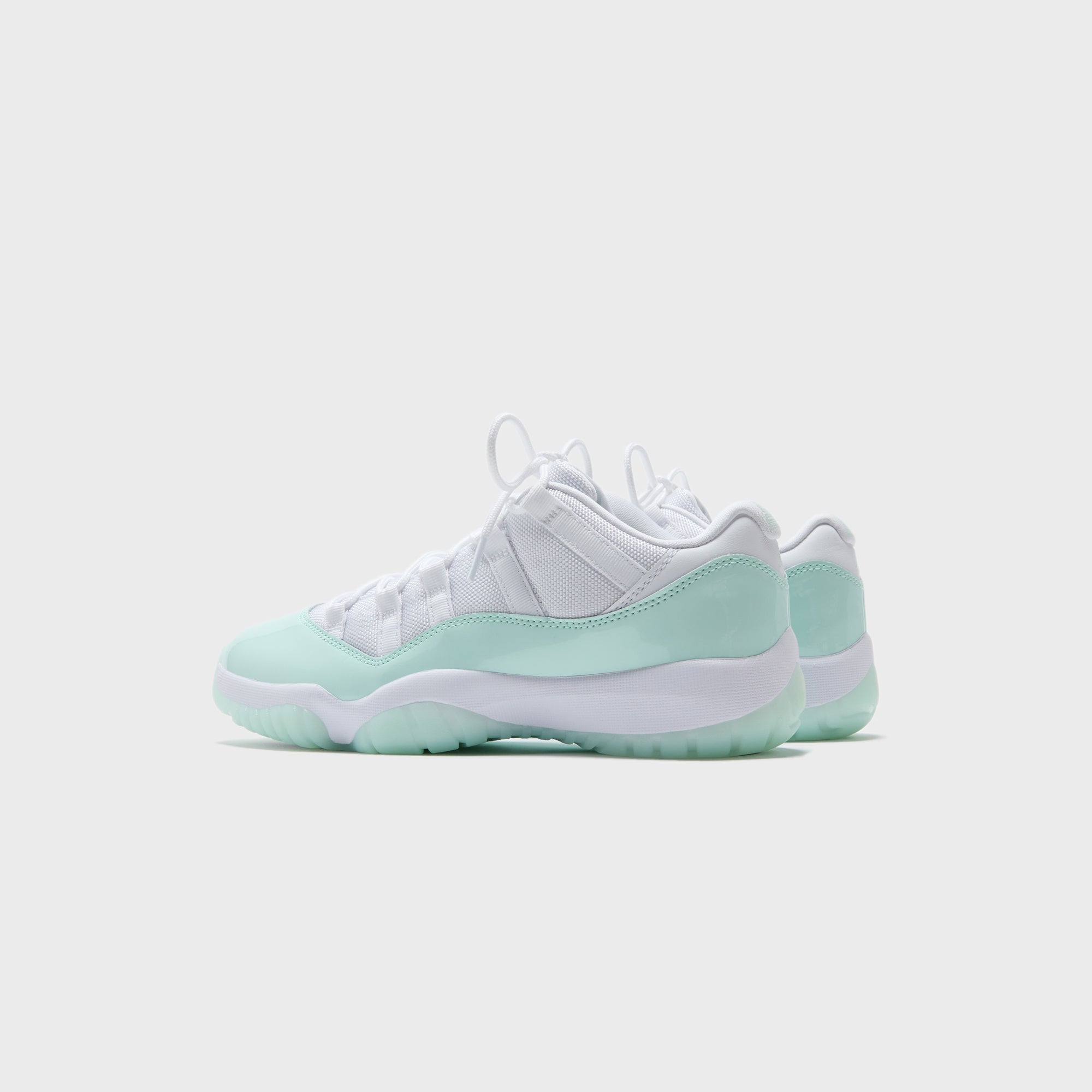 値下げ！Jordan Air Jordan 11 Low ホワイト/ブルー JORDAN BRAND AIR JORDAN 11 RETRO LOW WHITE/UNIVERSITY BLUE